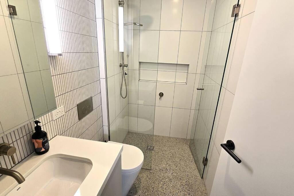 Apartment Your 2 Bed Hampton Haven With Parking Melbourne