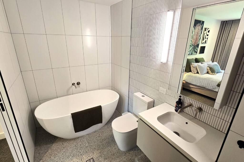 Apartment Your 2 Bed Hampton Haven With Parking