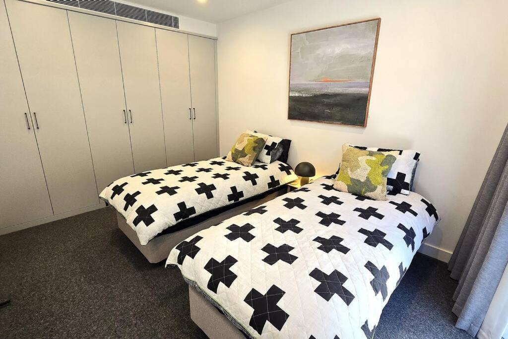 Apartment Your 2 Bed Hampton Haven With Parking *