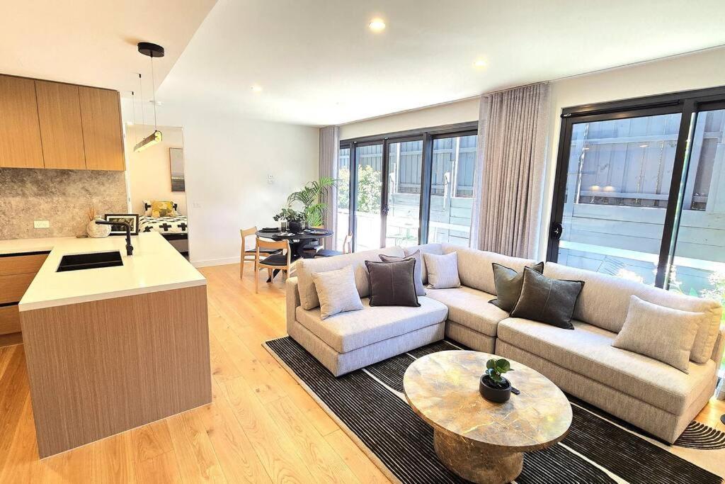 Your 2 Bed Hampton Haven With Parking * Melbourne