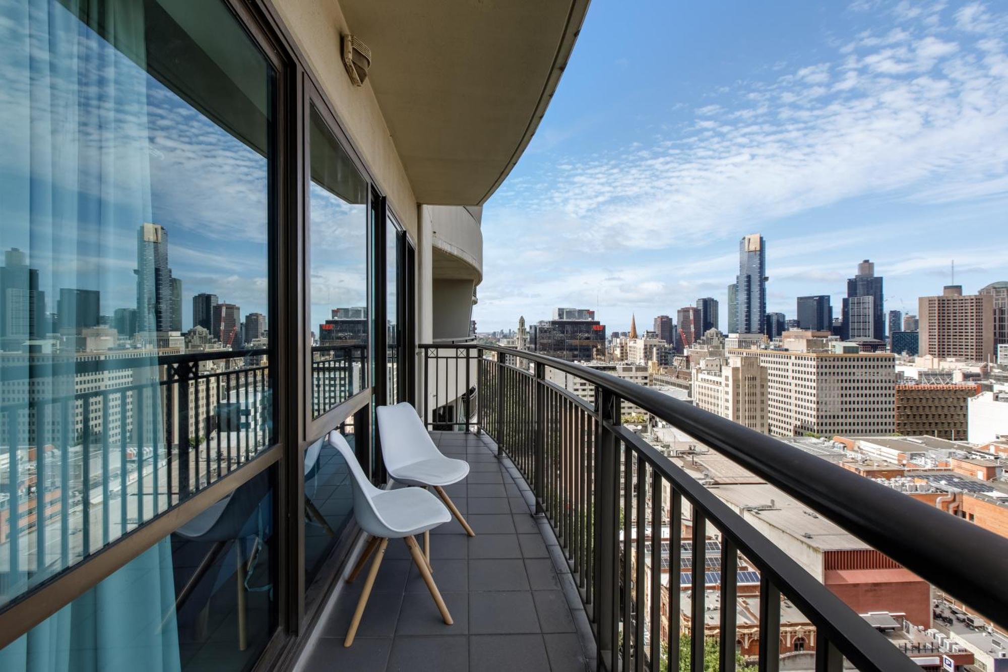 Modern Nomads Spacious 2br Skyline Views Melbourne