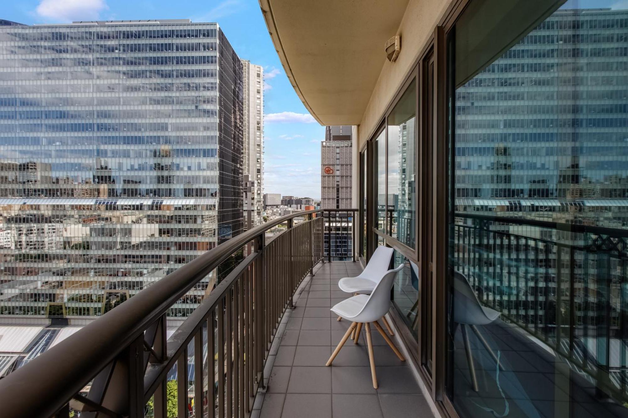 Modern Nomads Spacious 2br Skyline Views Apartment