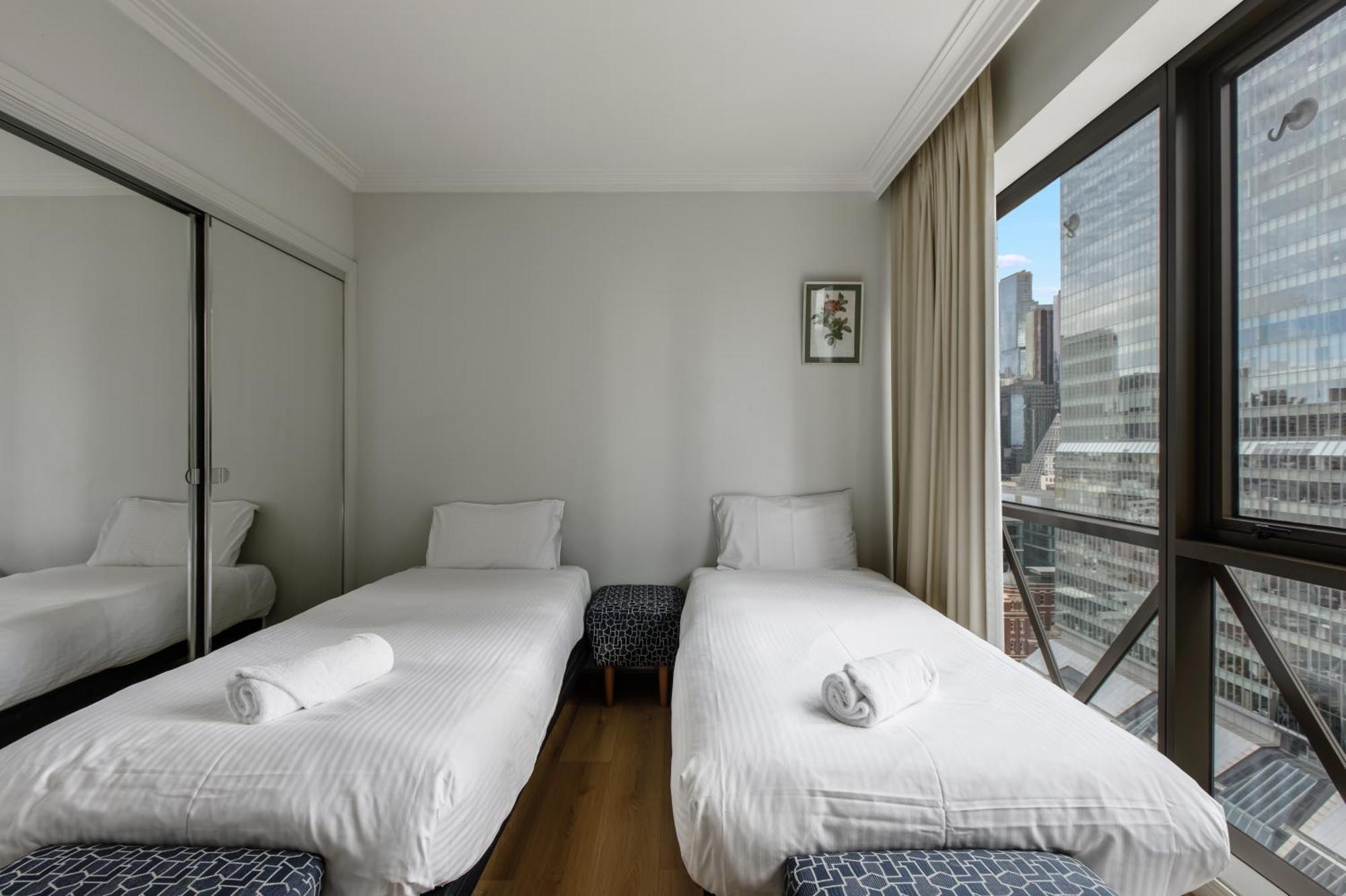 Modern Nomads Spacious 2br Skyline Views *