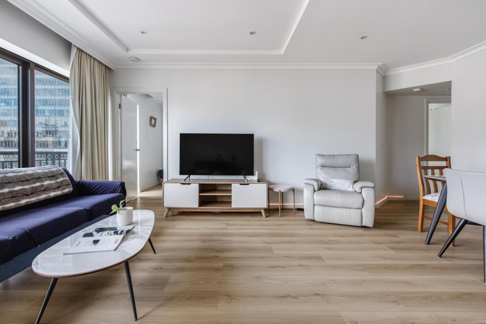 Modern Nomads Spacious 2br Skyline Views Apartment *