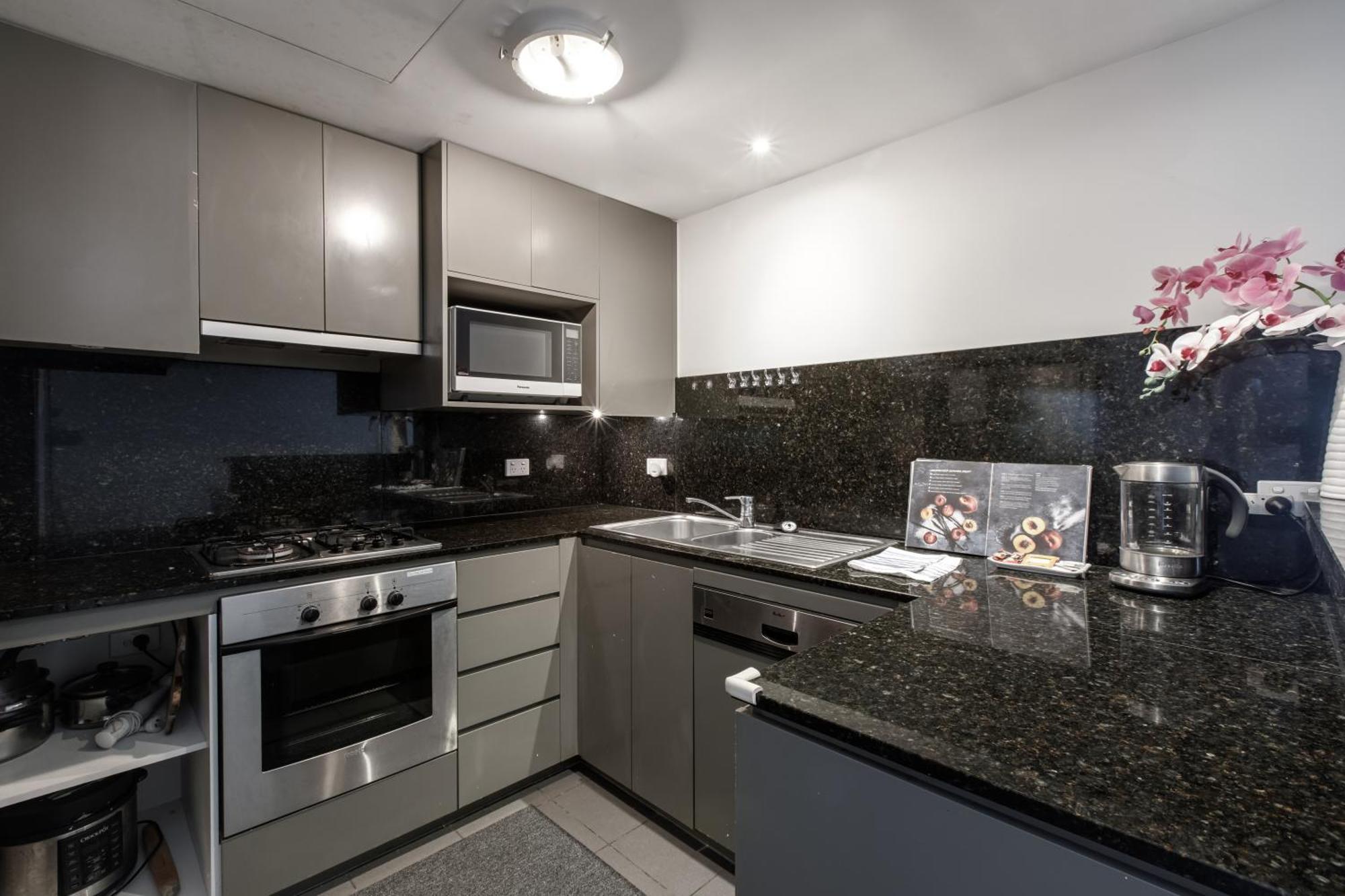 Apartment Modern Nomads Spacious 2br Skyline Views *