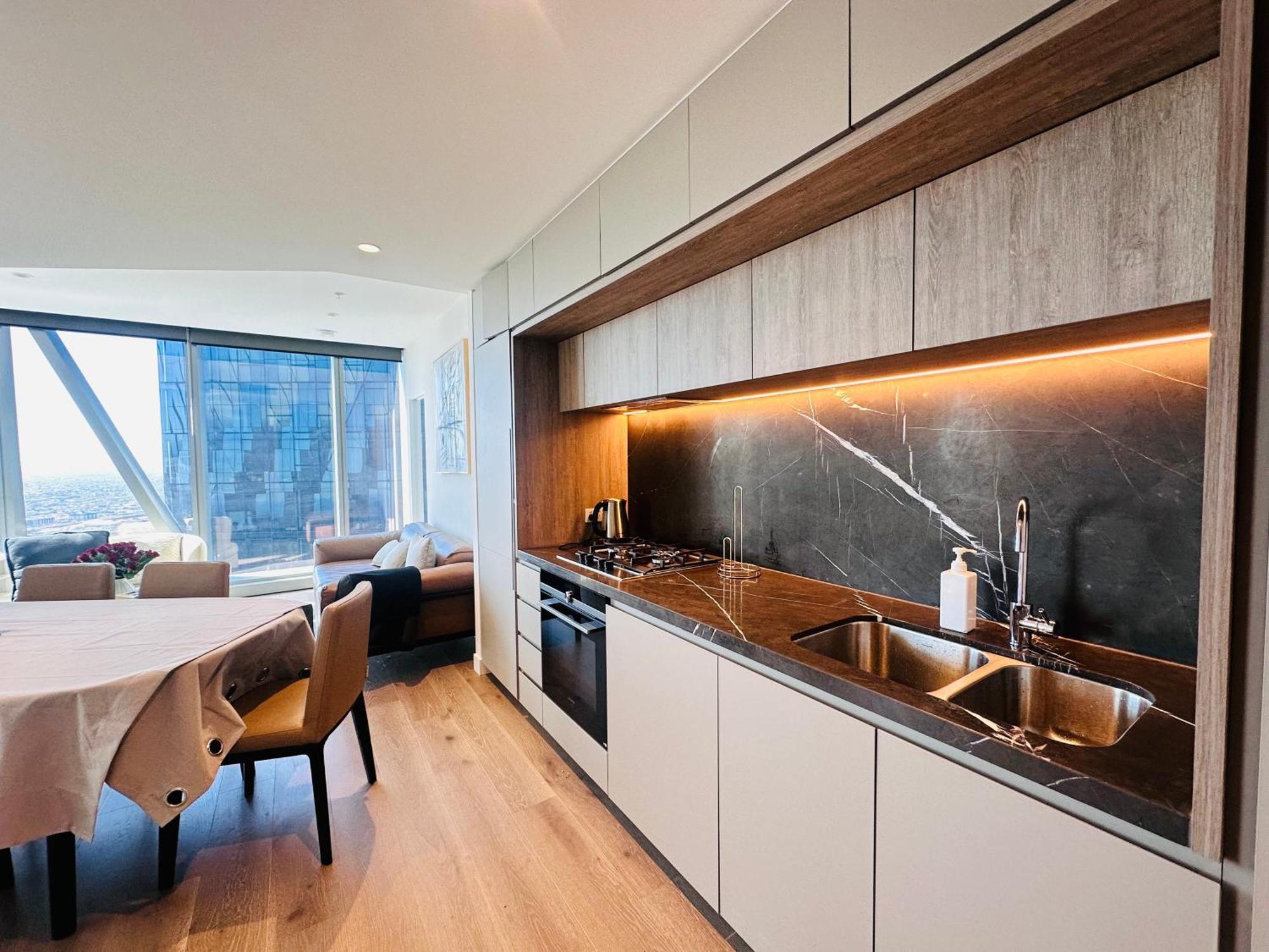 Royal Executive Living Corporate Sky West Side Place Apartment