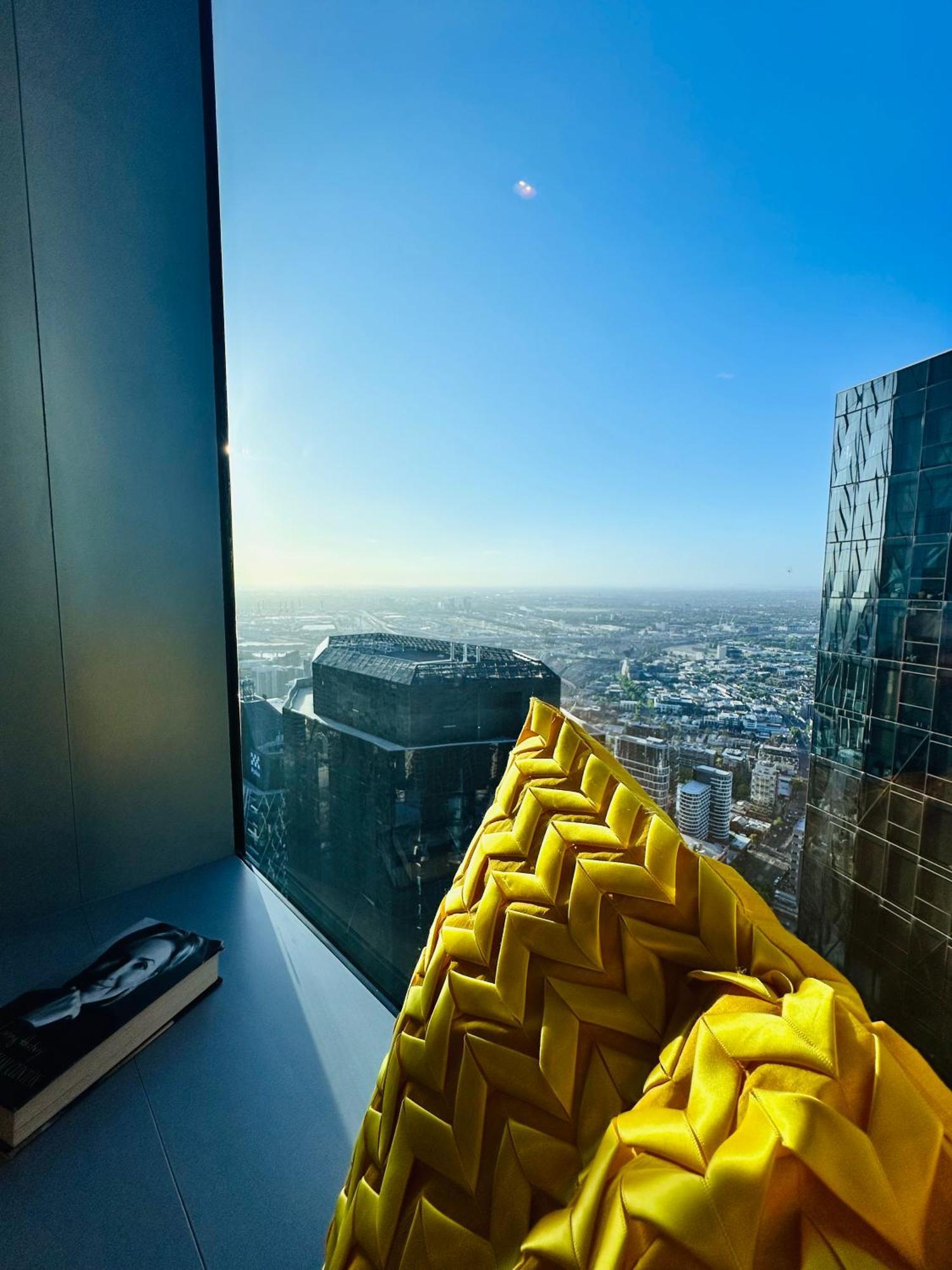 Royal Executive Living Corporate Sky Residence West Side Place *