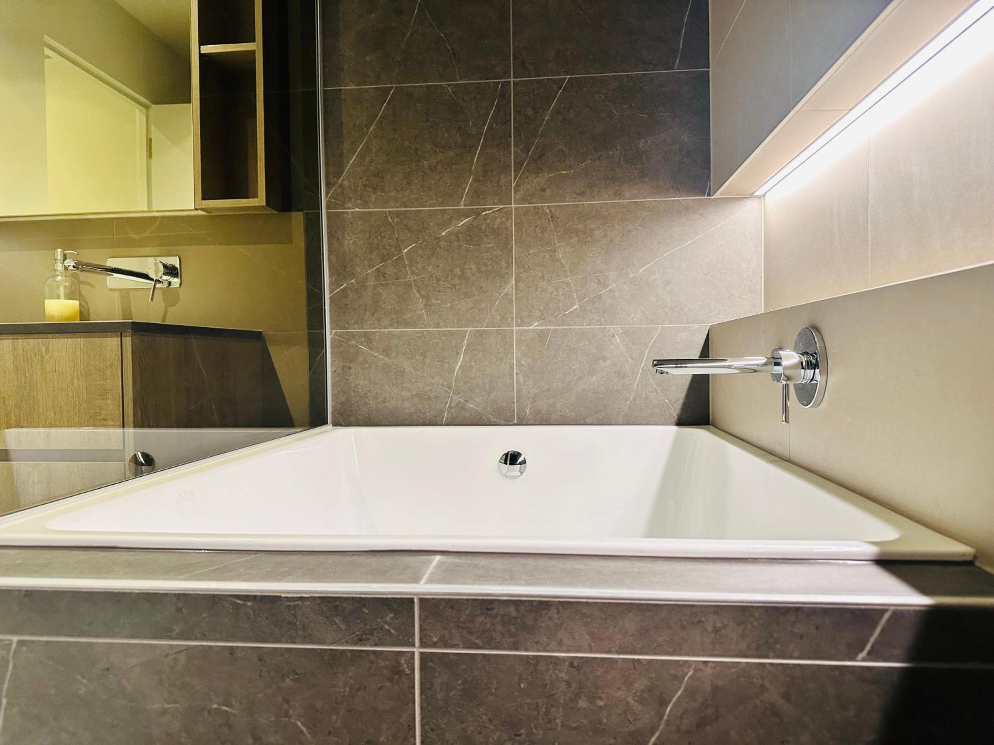 Royal Executive Living Corporate Sky West Side Place Apartment *