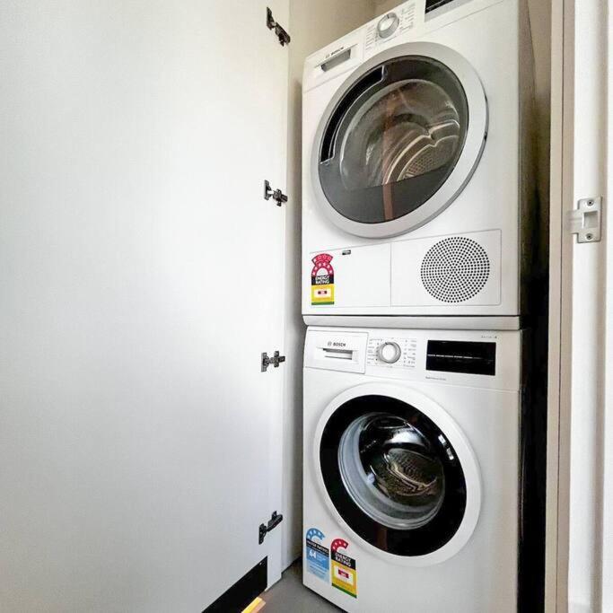 Cozy 2b2b Free Parking In Kilda Melbourne