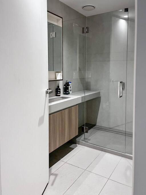 Apartment Cozy 2b2b Free Parking In Kilda Melbourne