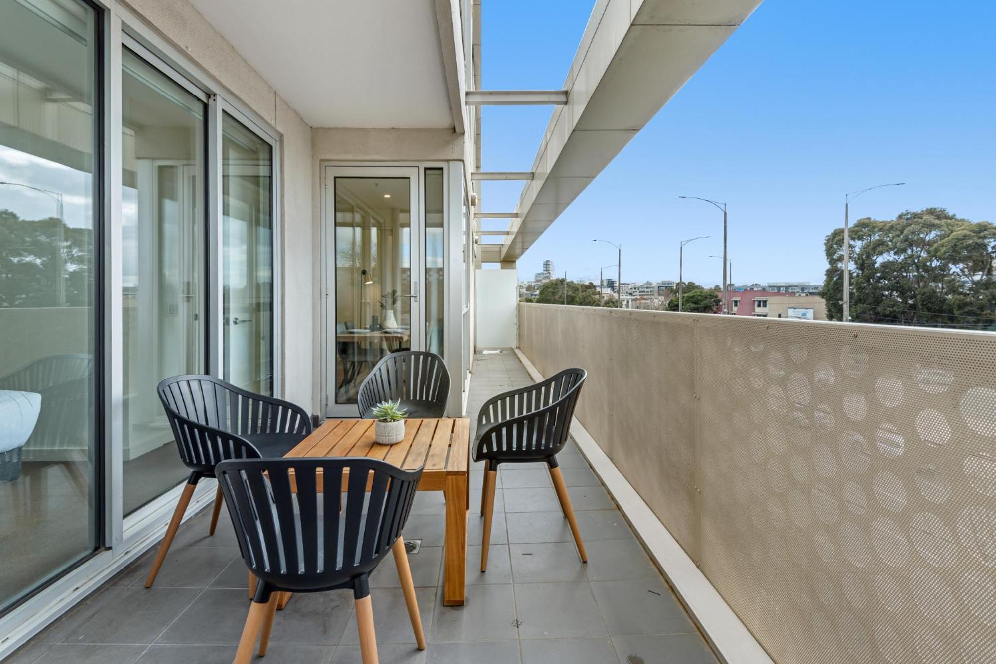 Modern 2-bed St Kilda Near Shops *