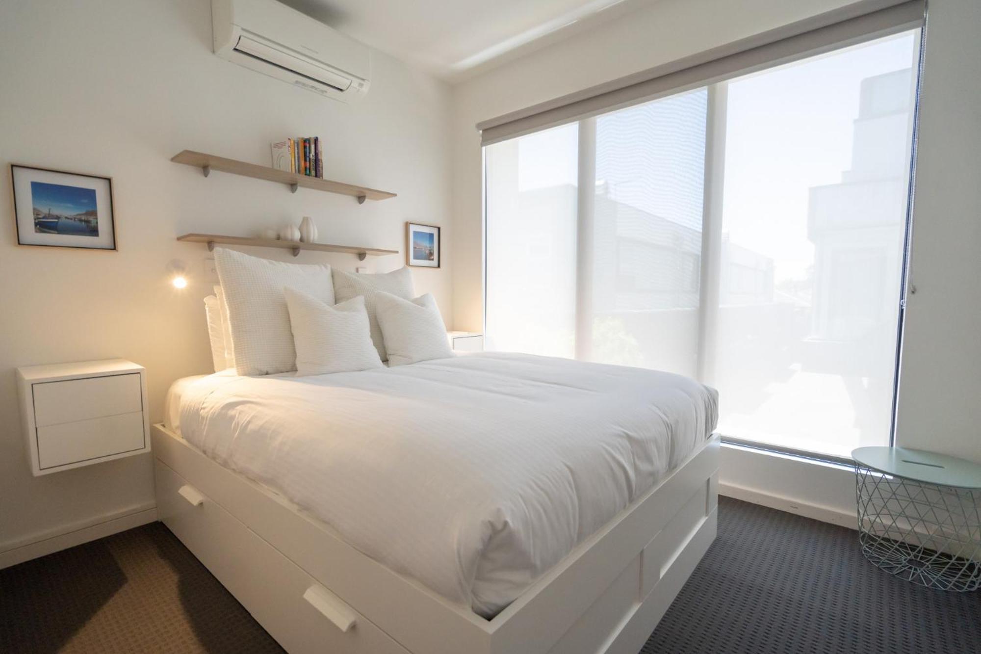 Spacious 2-bed Near Lygon St Shops *