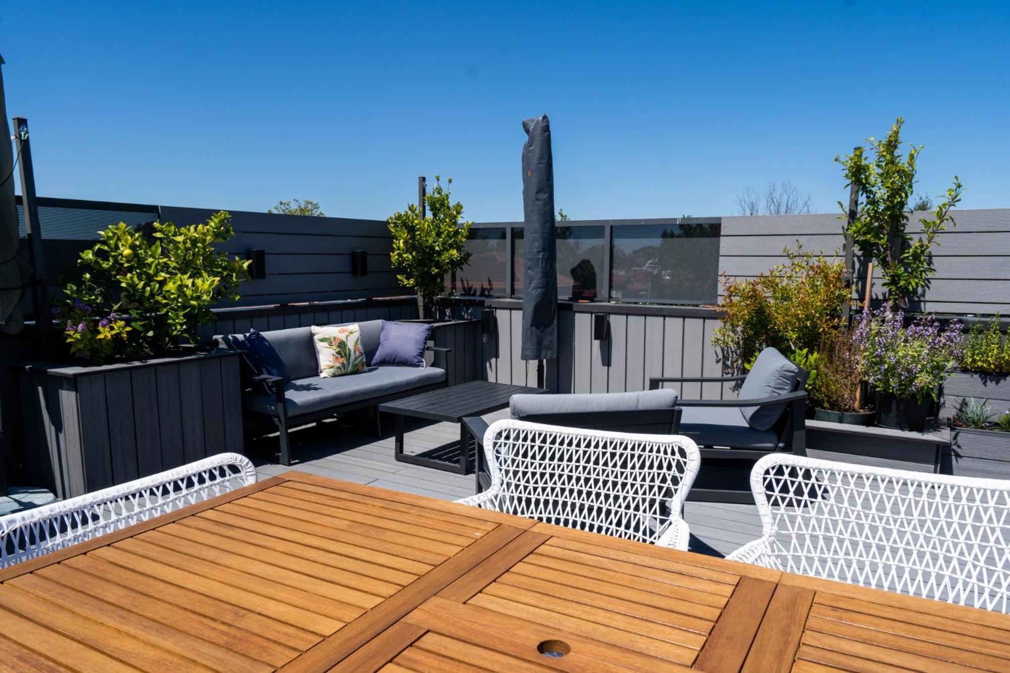 Spacious 2-bed Near Lygon St Shops Apartment