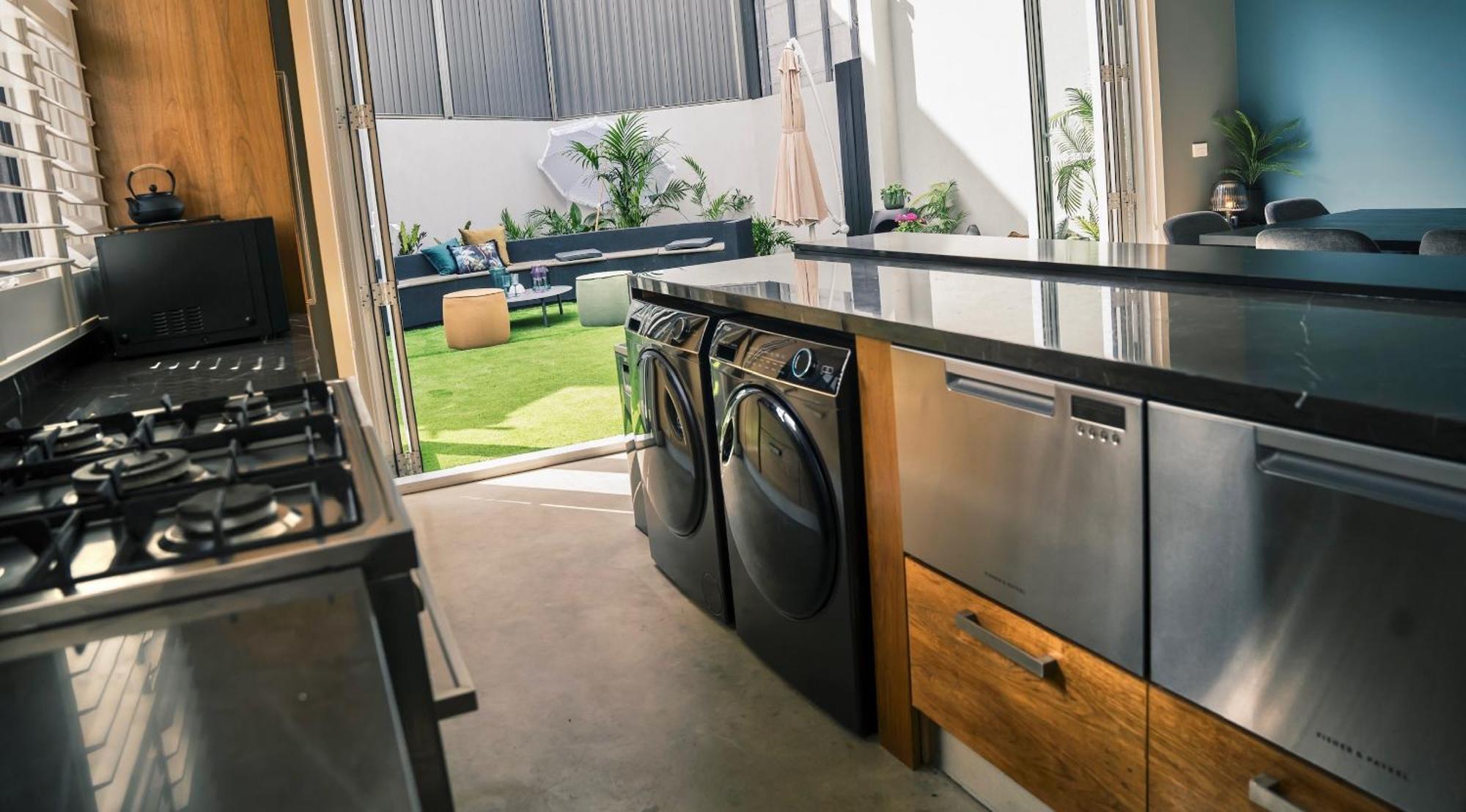 Bella 9 - Sublime . Divine Entertainer 3 Bedroom Fire Holiday home Melbourne