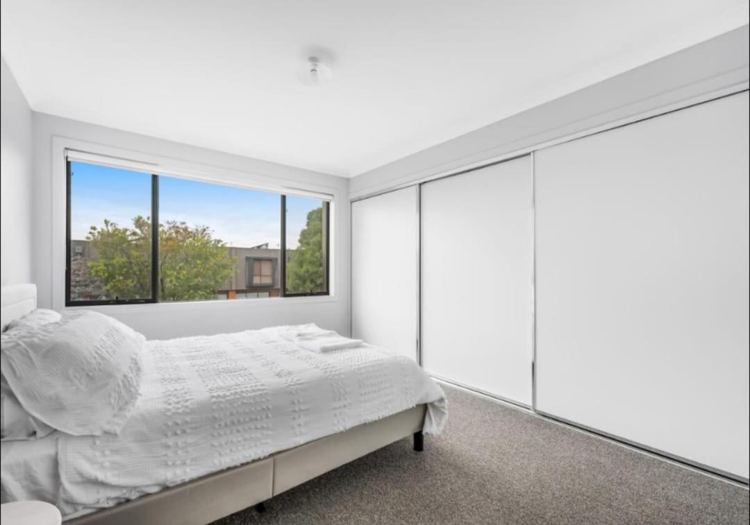 Luxurious 3- Bedroom Retreat * Melbourne