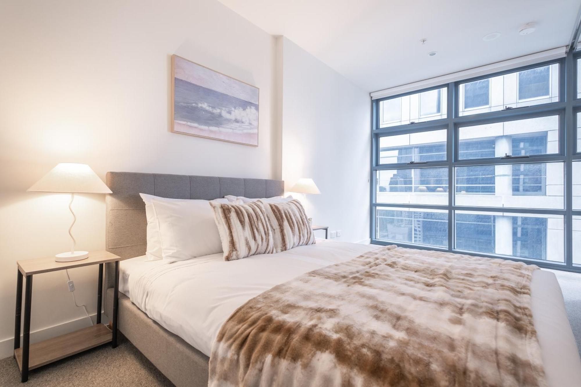Adjacent To Flagstaff Gardens 1br In Cbd Melboure Apartment