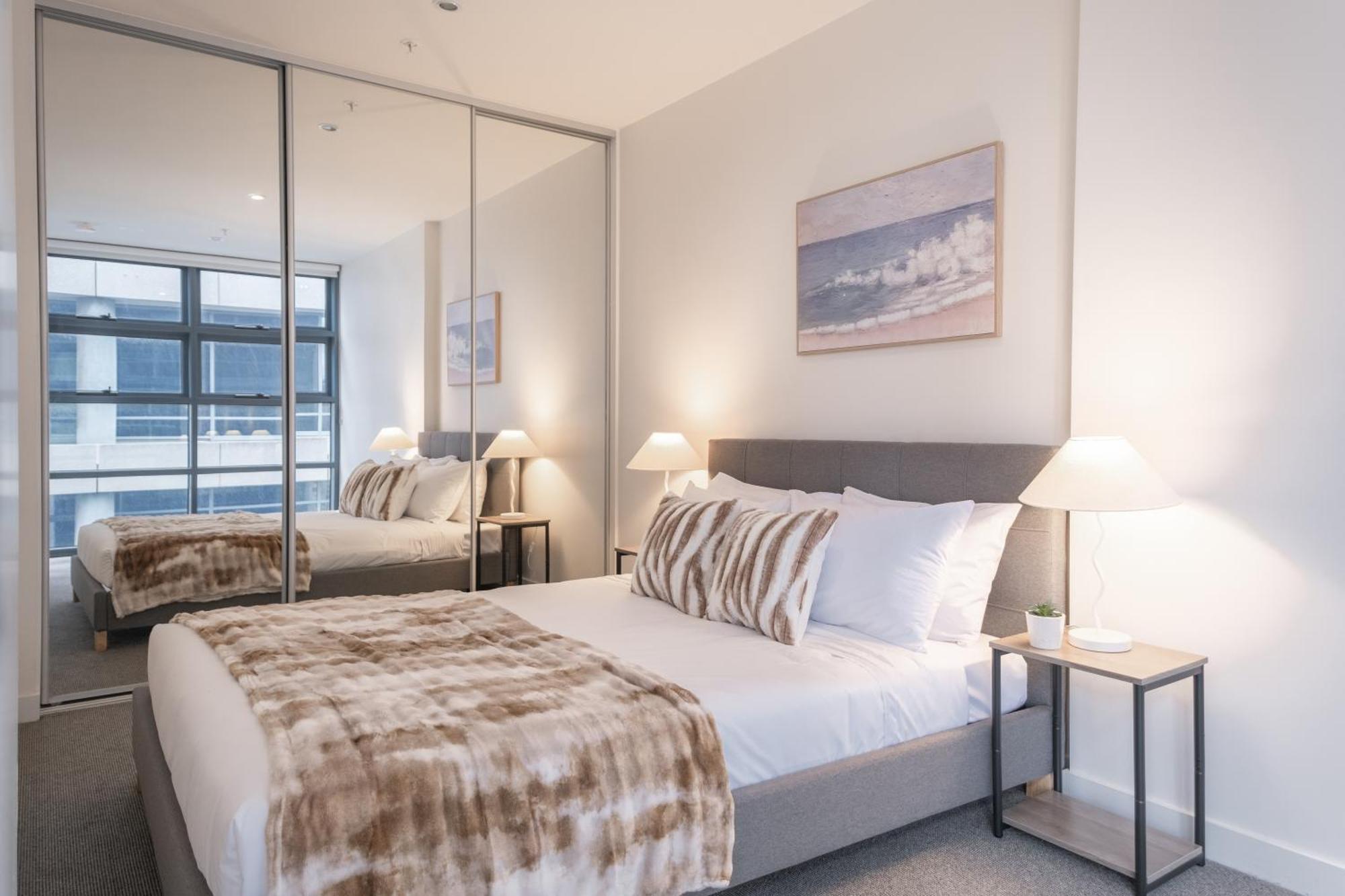 Apartment Adjacent To Flagstaff Gardens 1br In Cbd Melboure