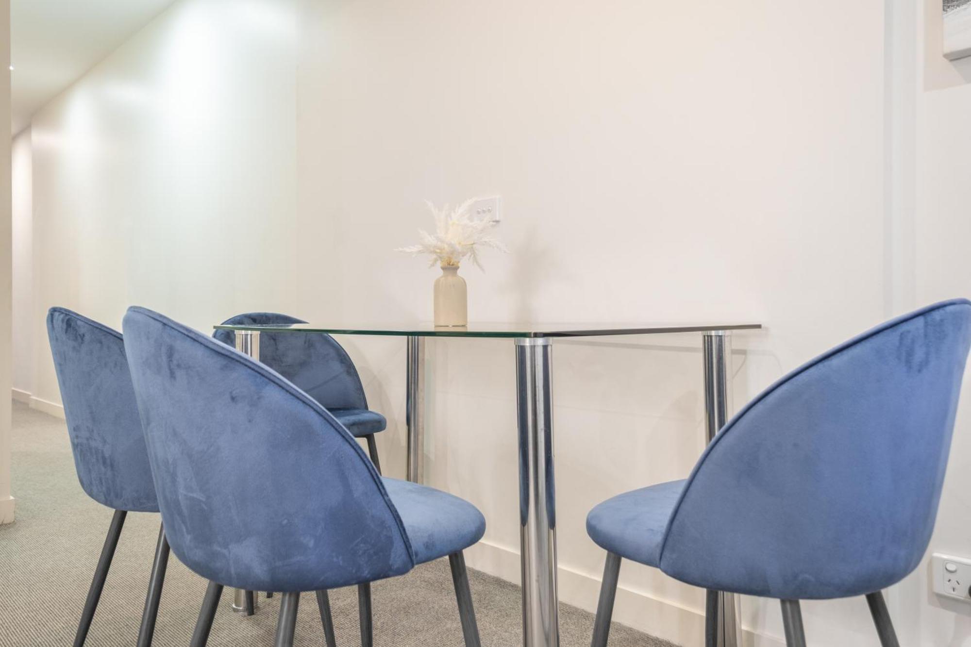 Convenience 2br1ba Mel Cbd With Study Apartment Melbourne