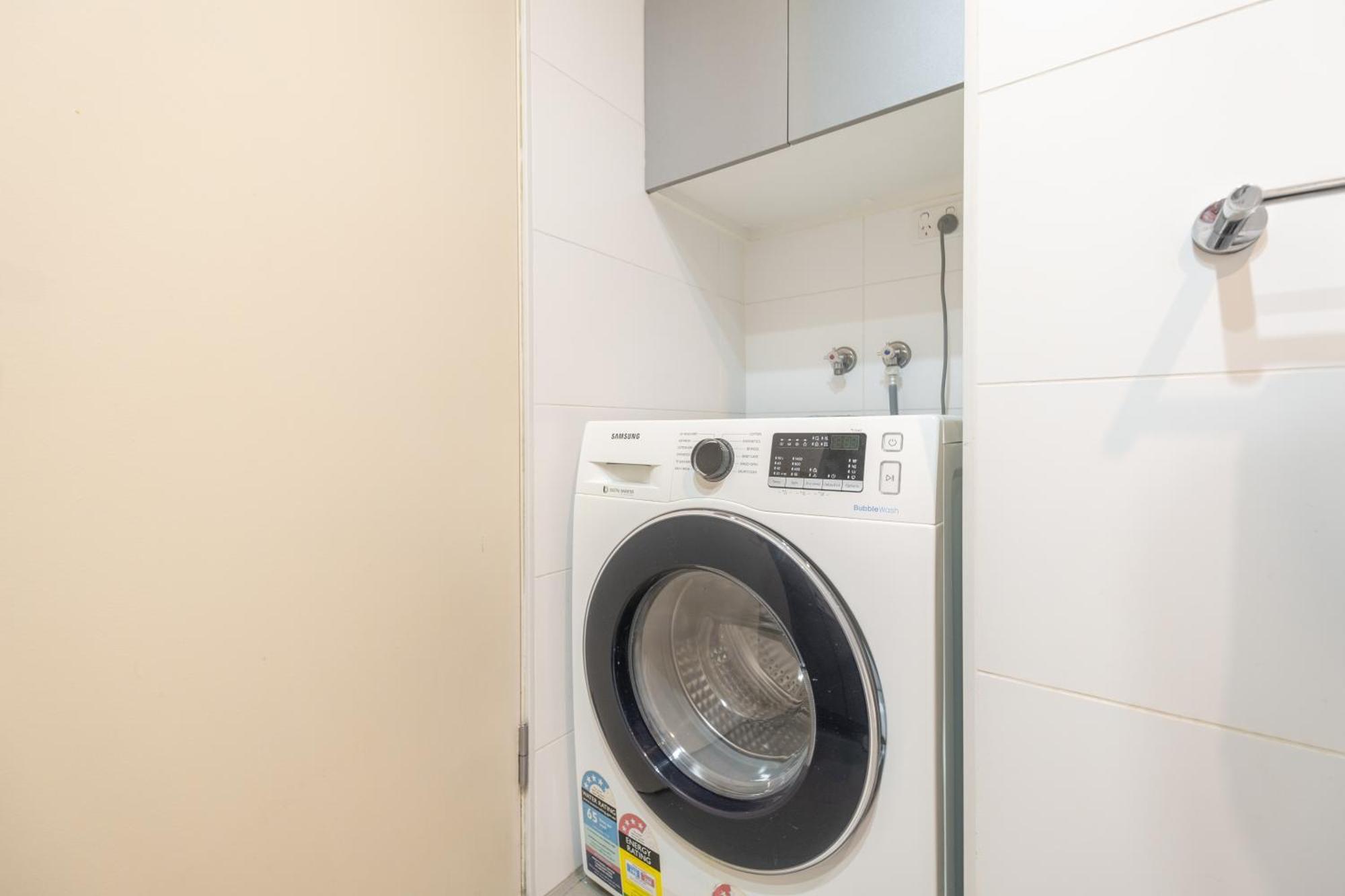 Apartment Convenience 2br1ba Mel Cbd With Study *