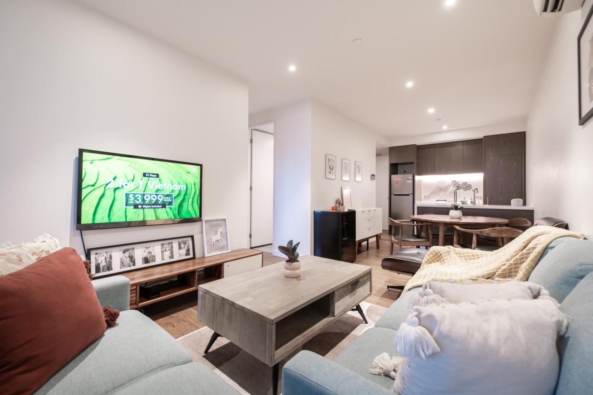 Stylish 2br Facing Parkpoolparking Apartment *