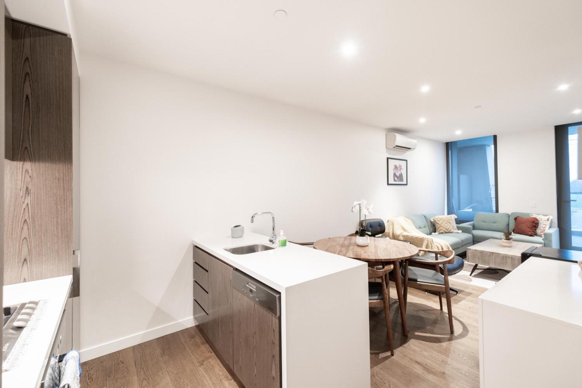 Apartment Stylish 2br Facing Parkpoolparking *