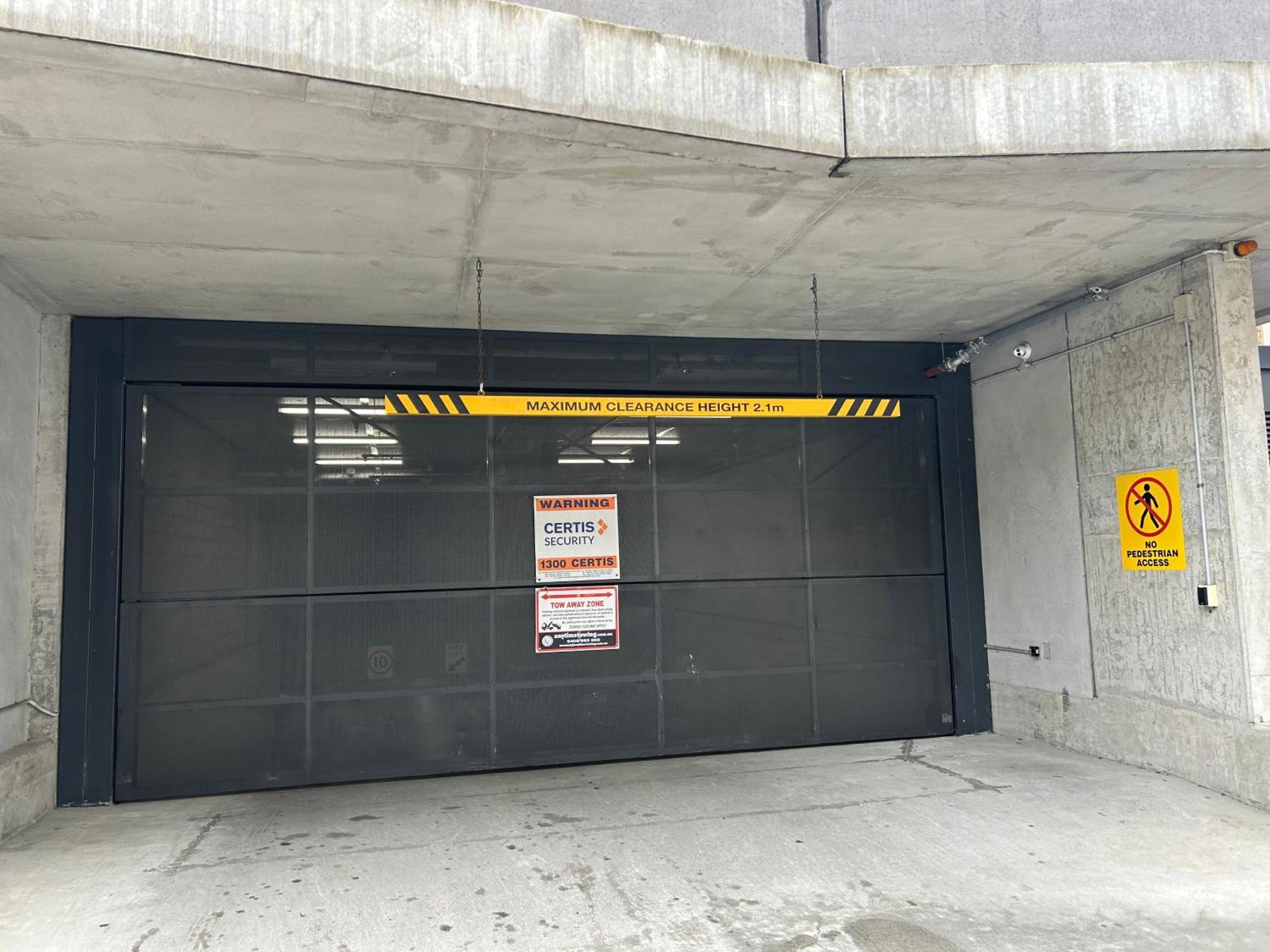 Stylish 2br Facing Parkpoolparking Apartment *