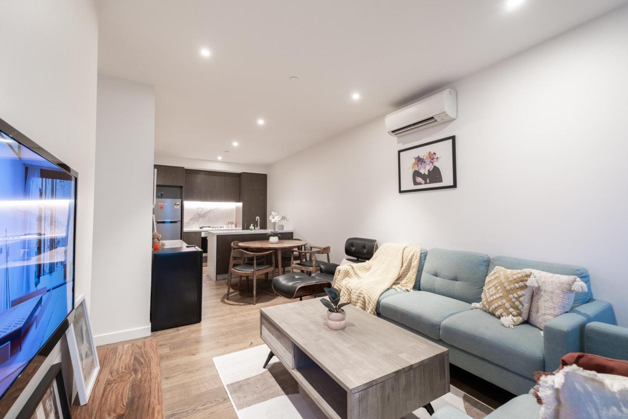 Stylish 2br Facing Parkpoolparking Apartment *