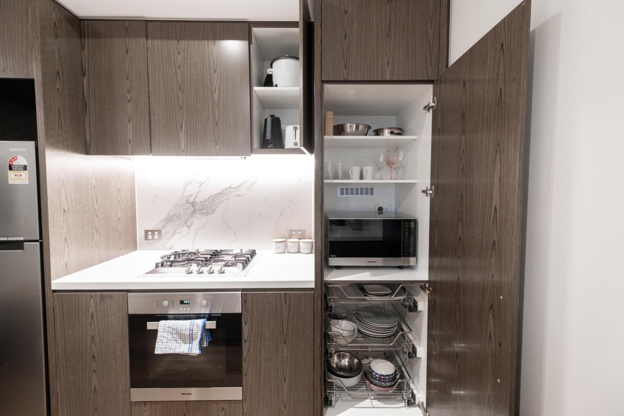 Stylish 2br Facing Parkpoolparking *