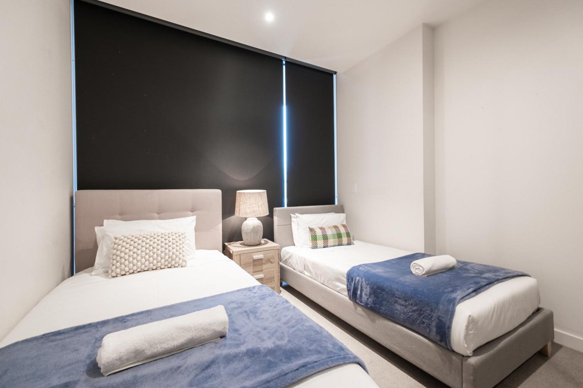 Stylish 2br Facing Parkpoolparking Apartment *
