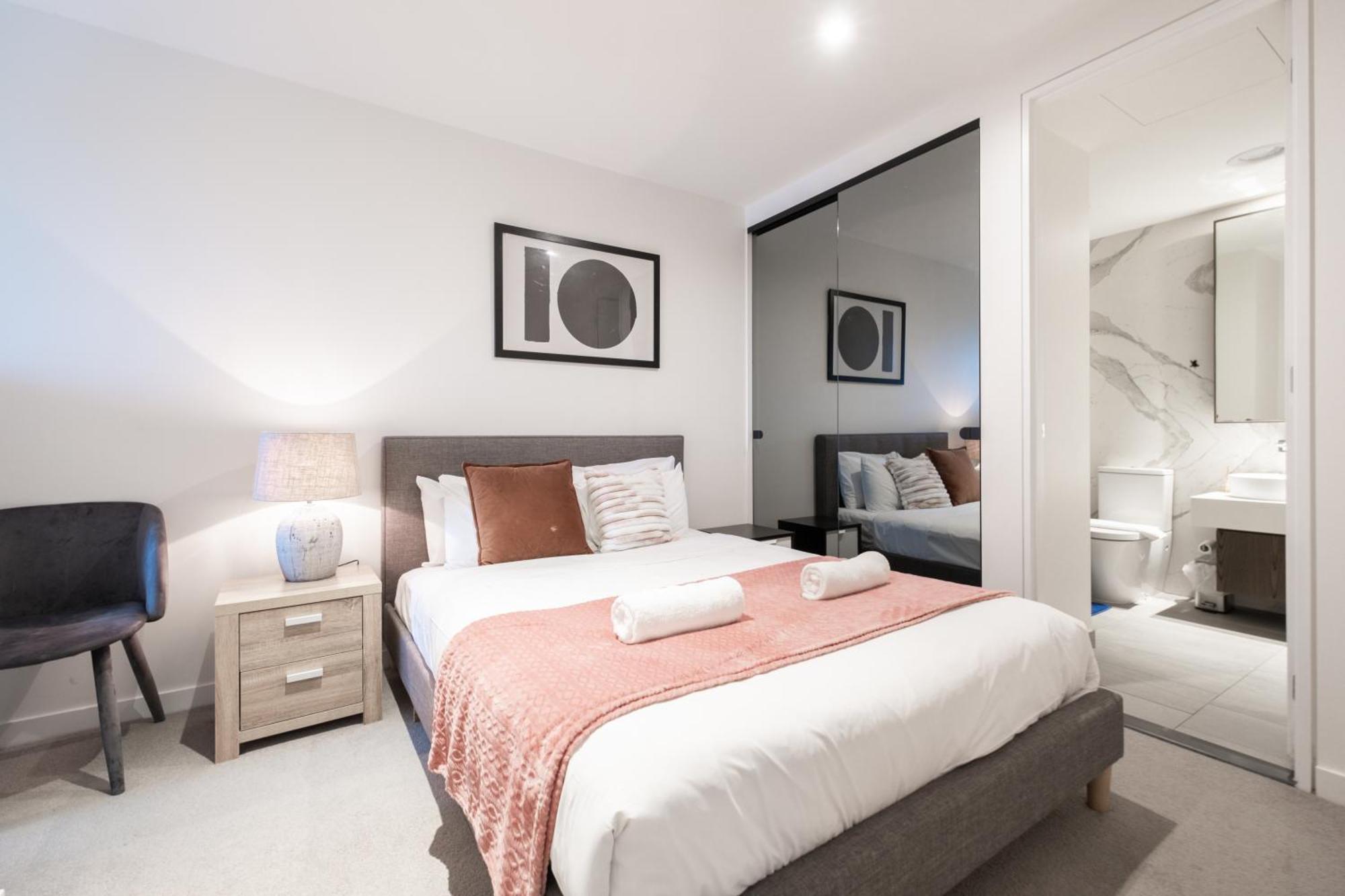 Stylish 2br Facing Parkpoolparking *