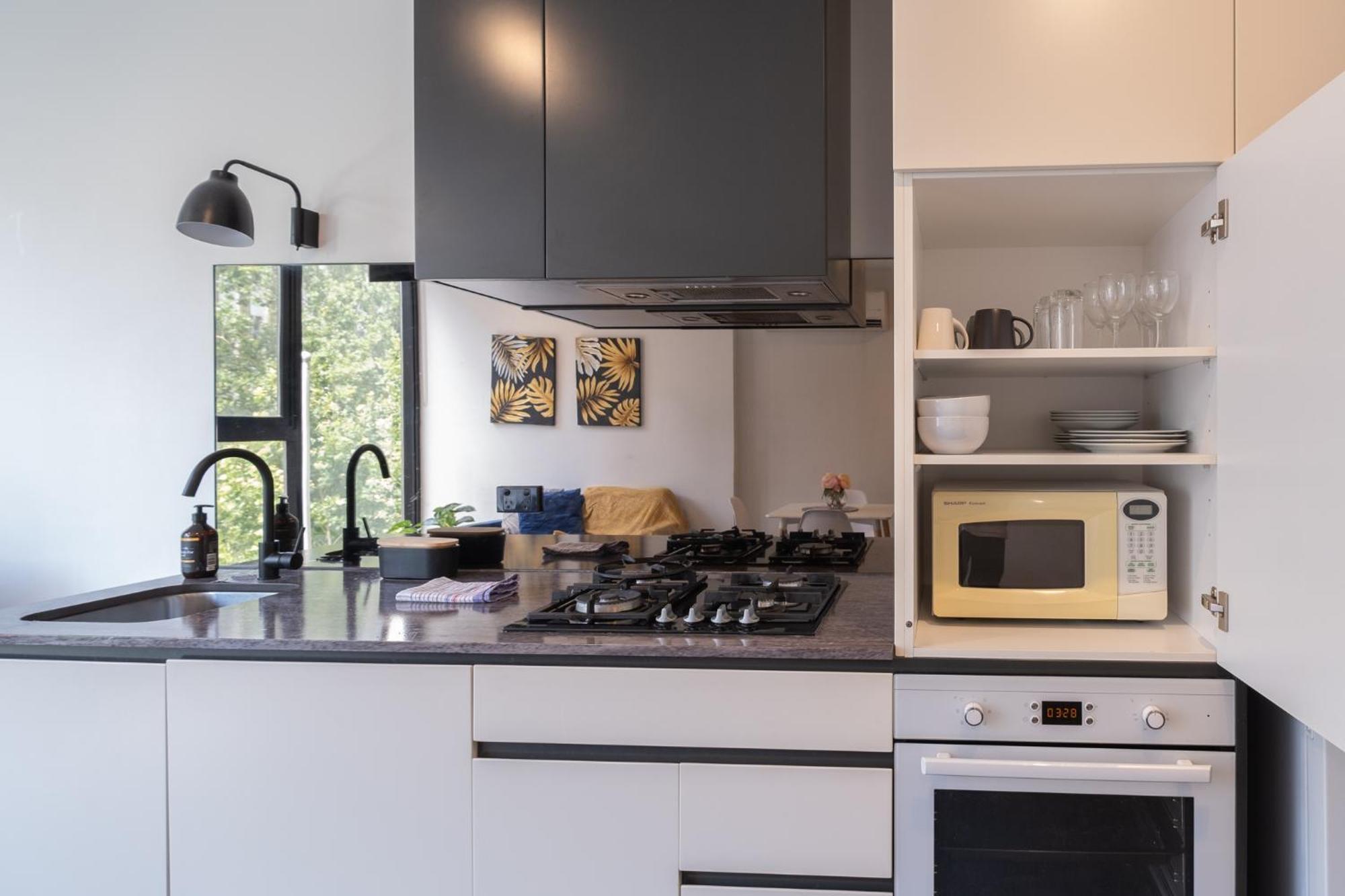 Bourke 2br1ba Close To Chinatown Centre *