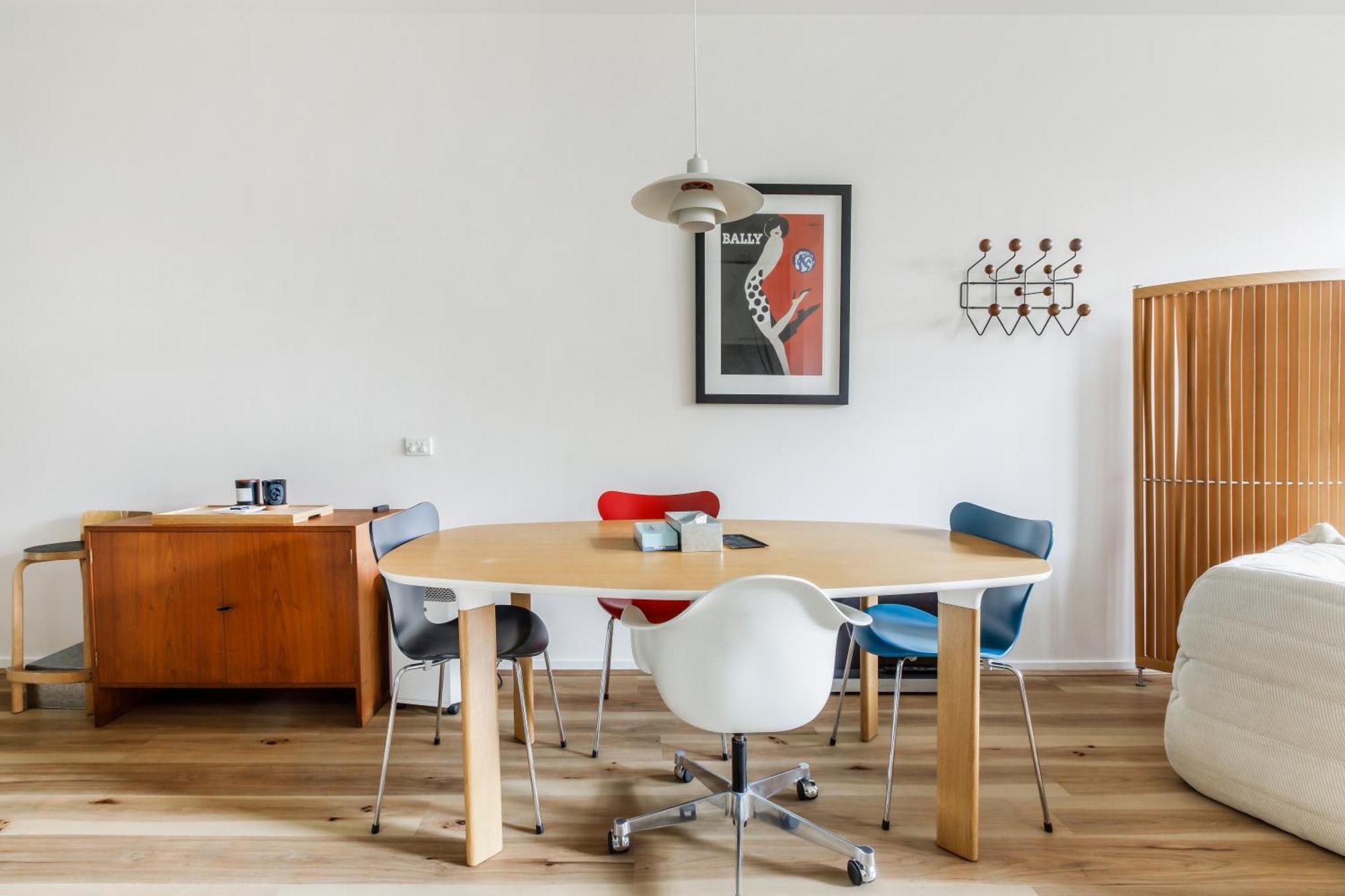 Apartment Modern Nomads Mid-century Cosy 1br Near Shops At Heart Of Cbd Melbourne