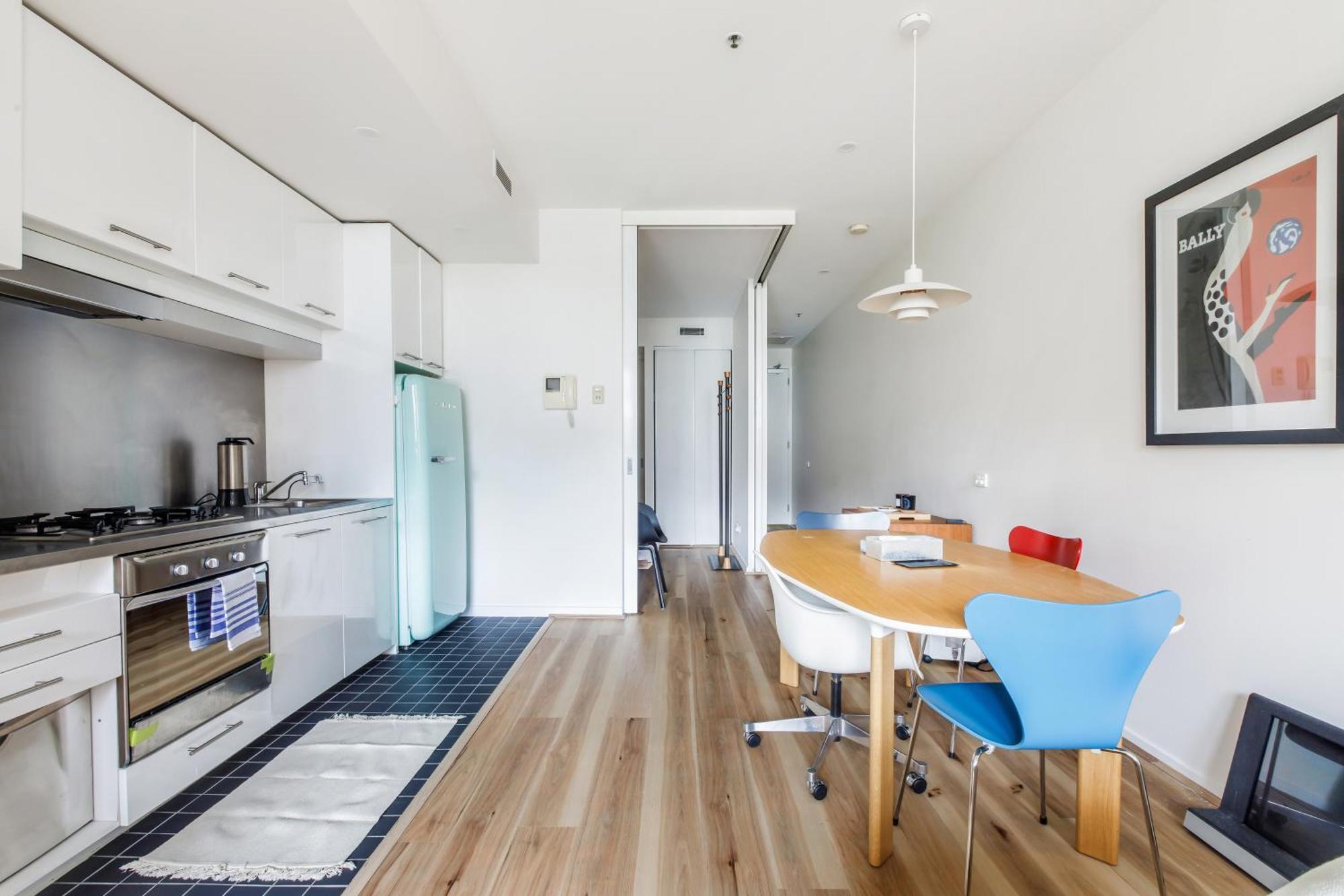 Apartment Modern Nomads Mid-century Cosy 1br Near Shops At Heart Of Cbd Melbourne