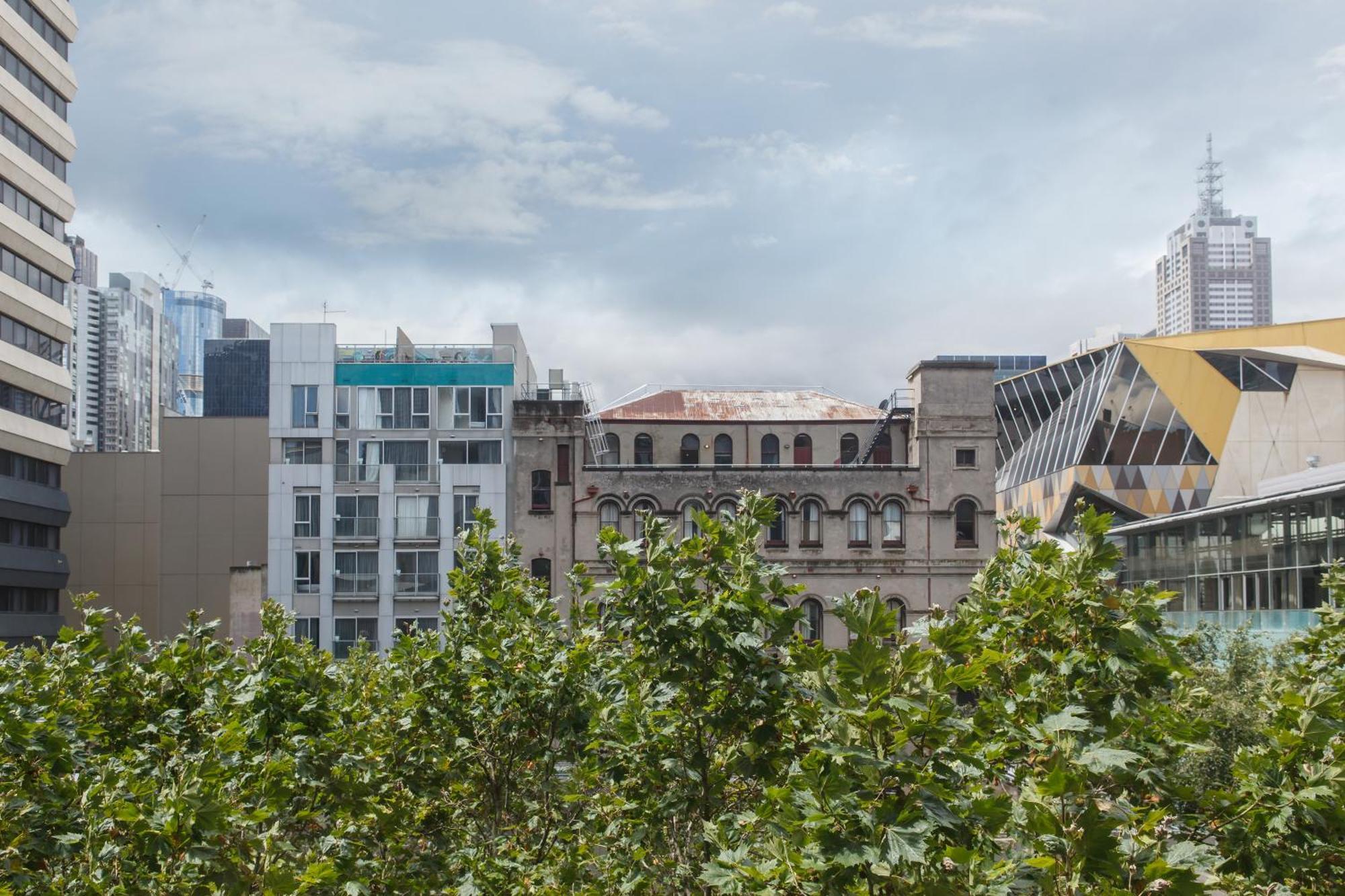 Apartment Modern Nomads Mid-century Cosy 1br Near Shops At Heart Of Cbd Melbourne
