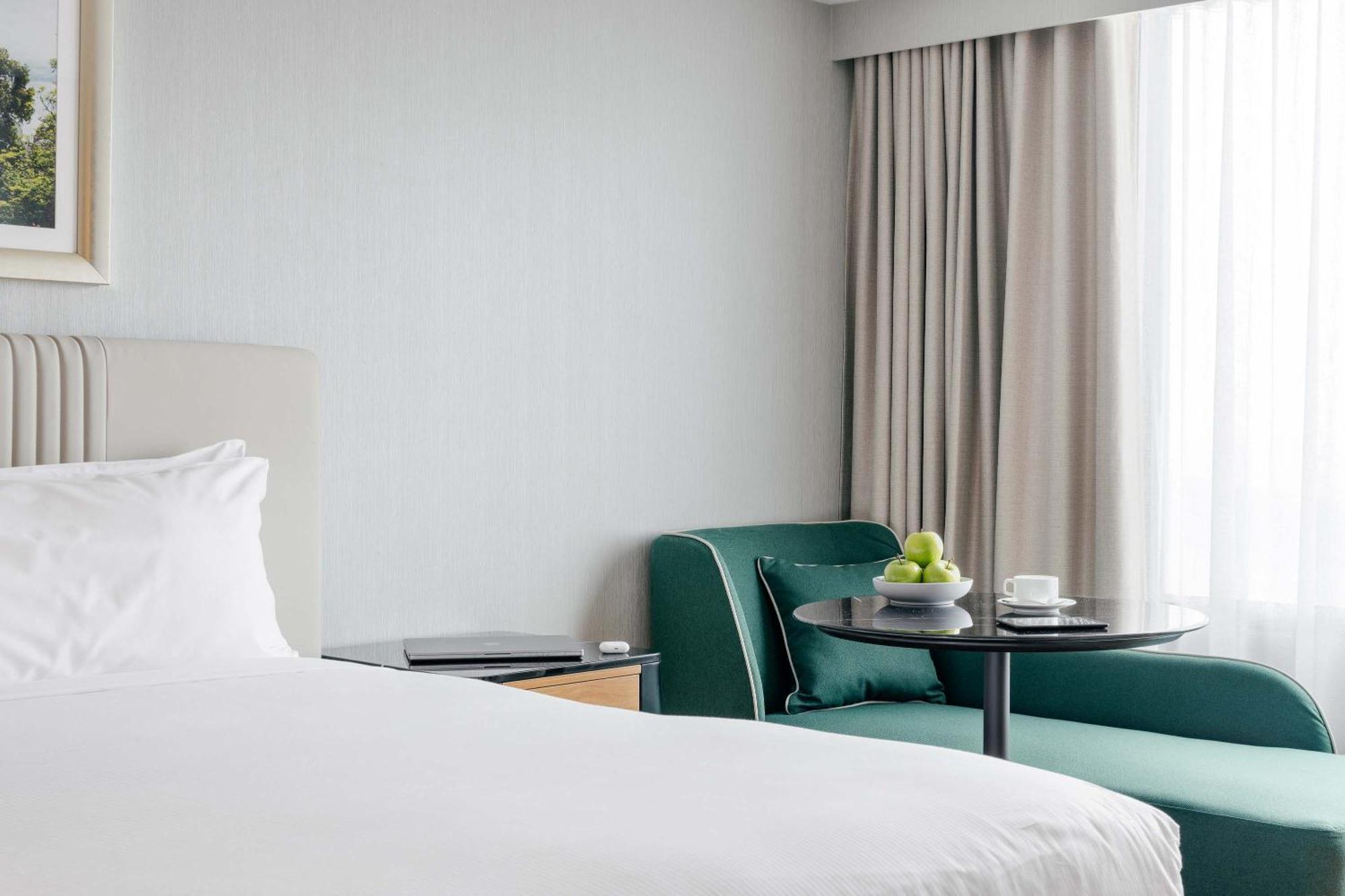 Mantra Airport Hotel 4*