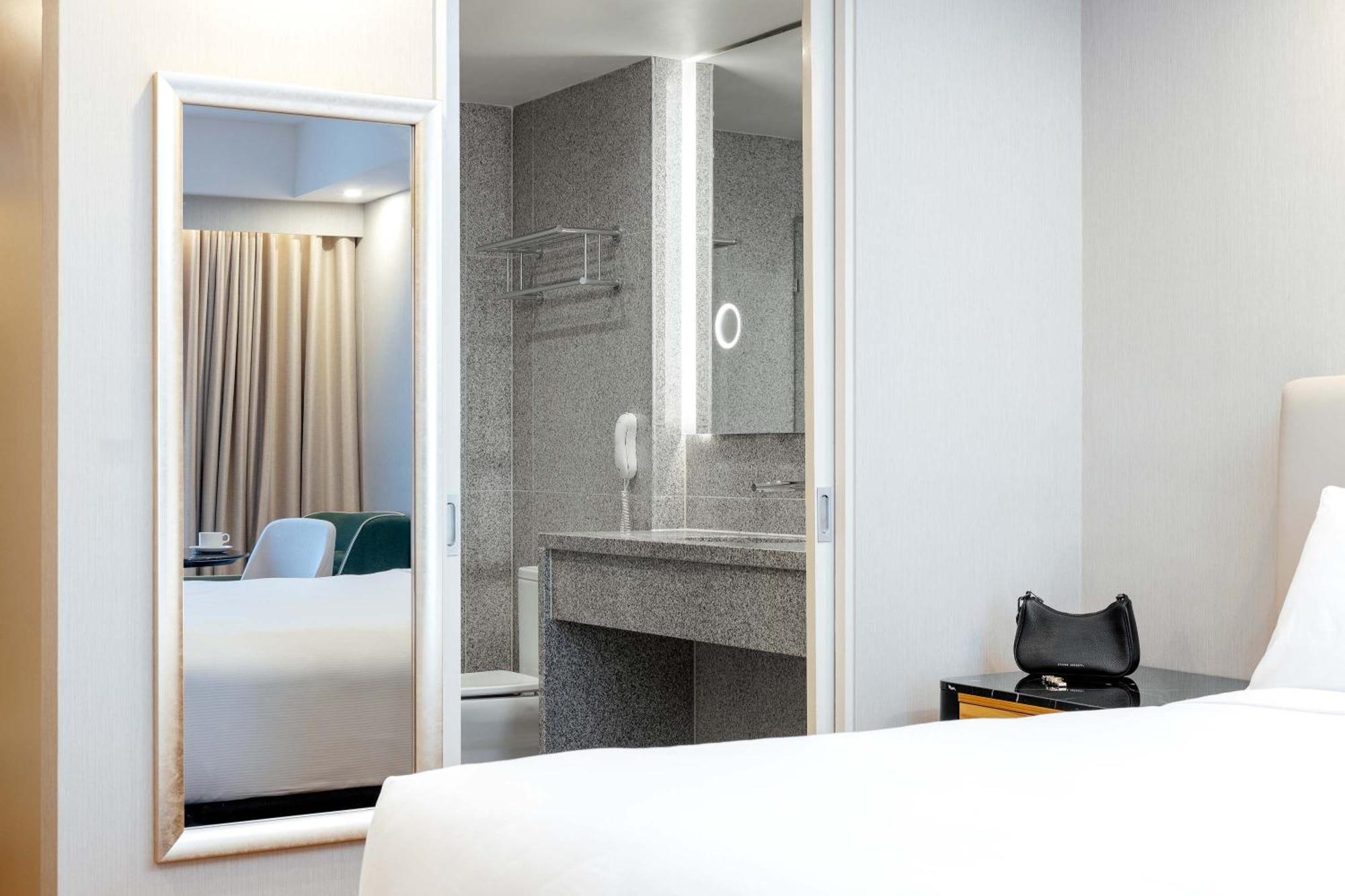 Hotel Mantra Airport