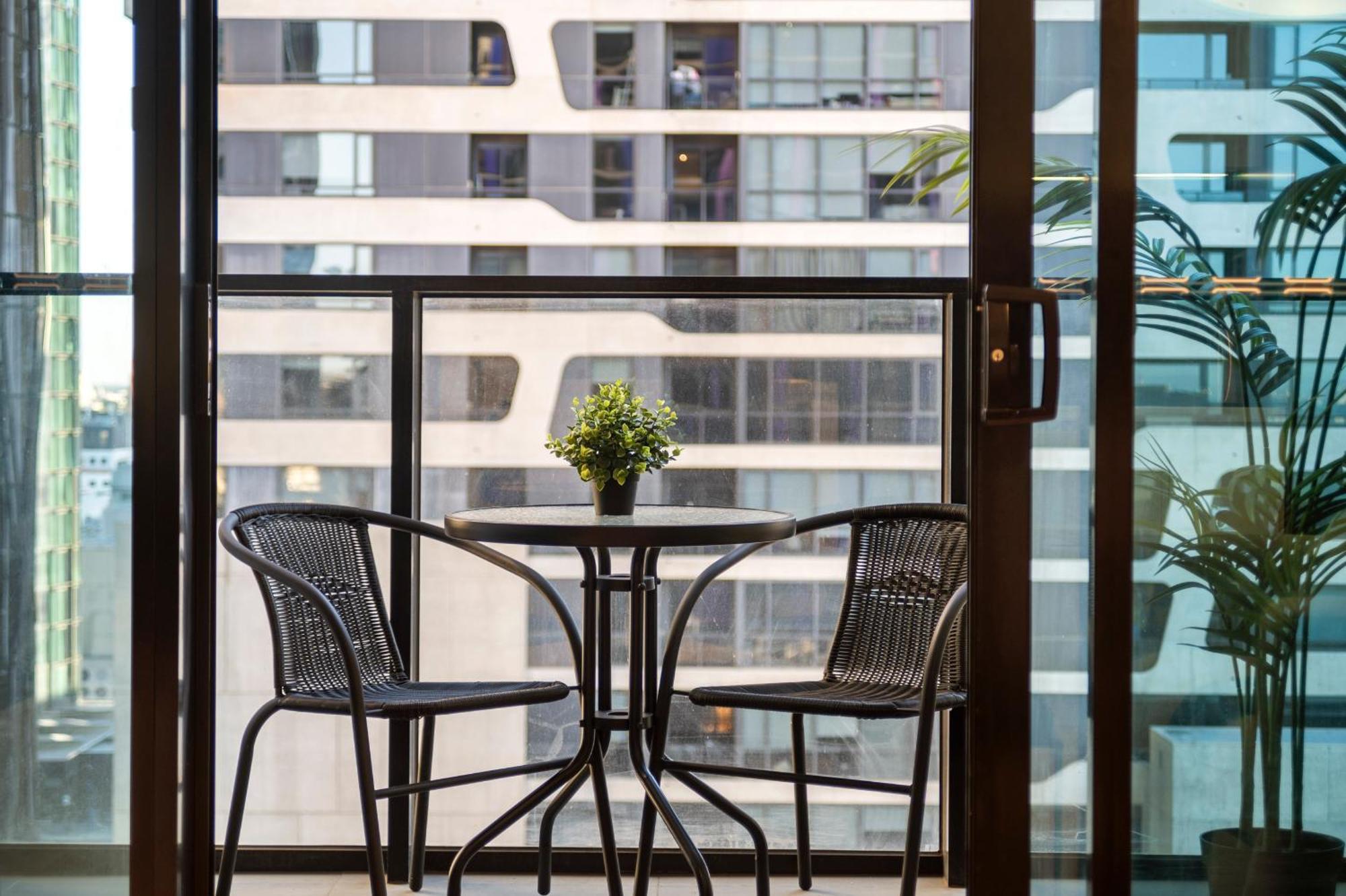 Cozy & Romantic 1br In Cbd With Pool And Gym Apartment *