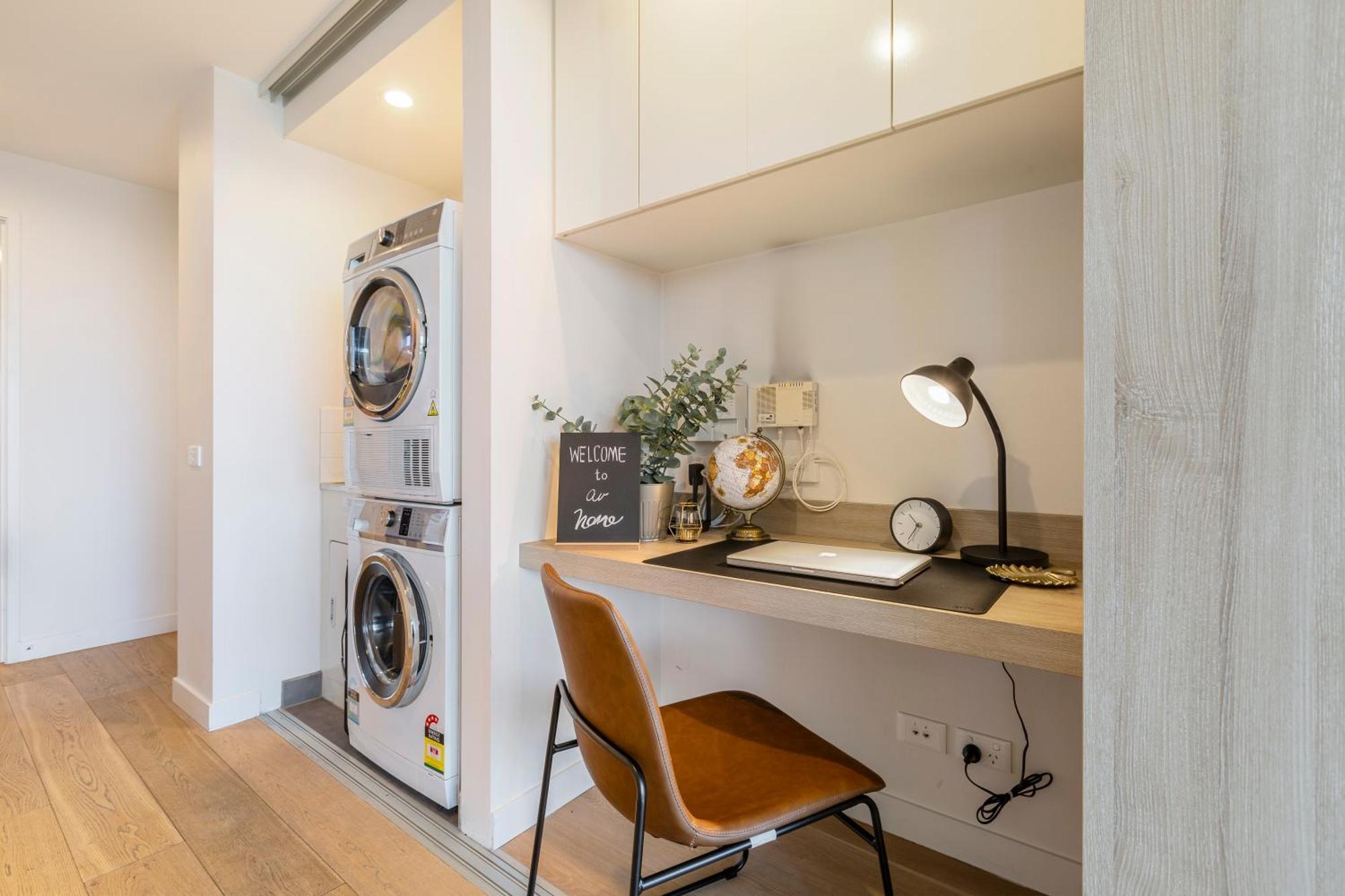 Urban Habitat King Bed 5min 2 Crown Netflix * Melbourne