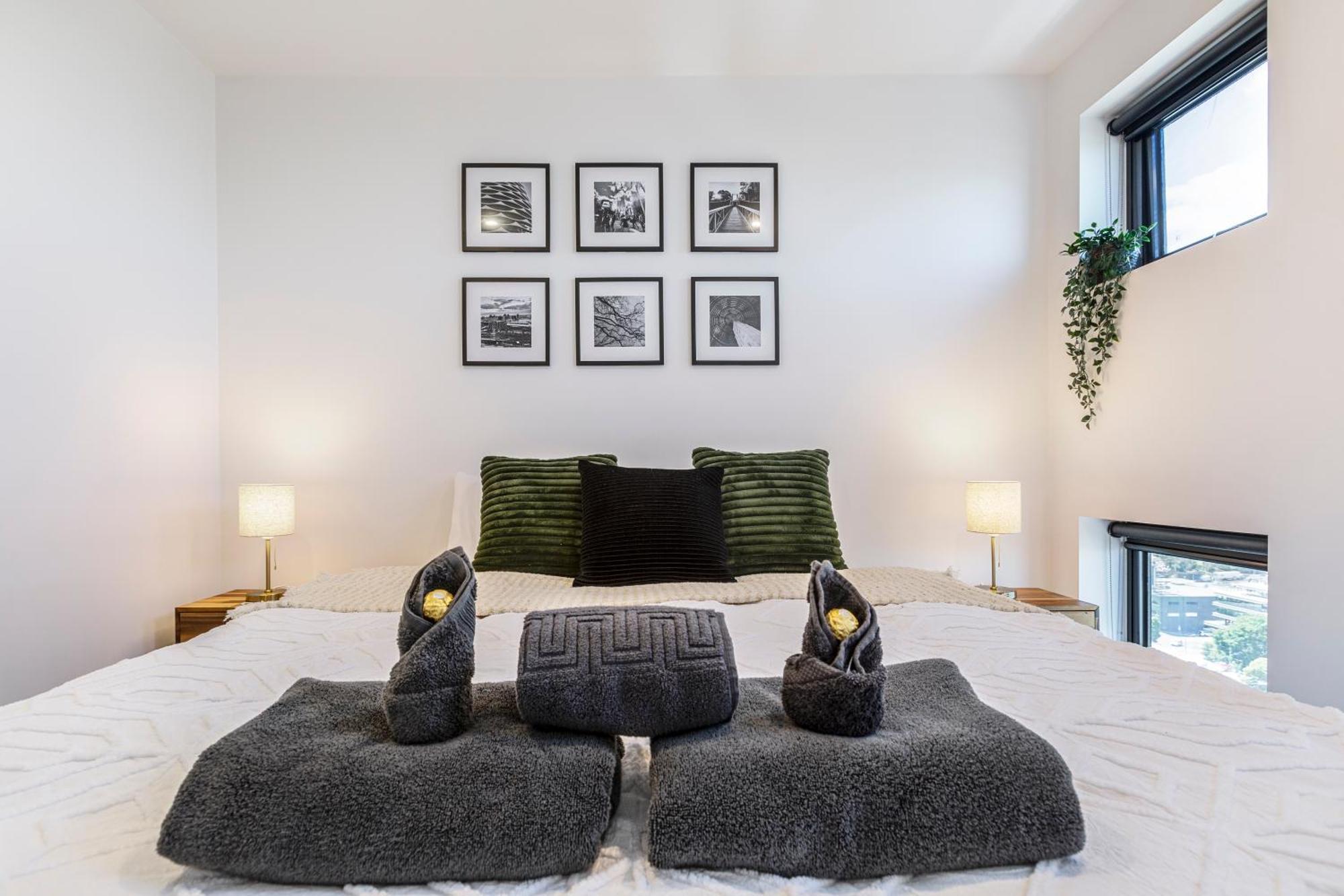 Urban Habitat King Bed 5min 2 Crown Netflix