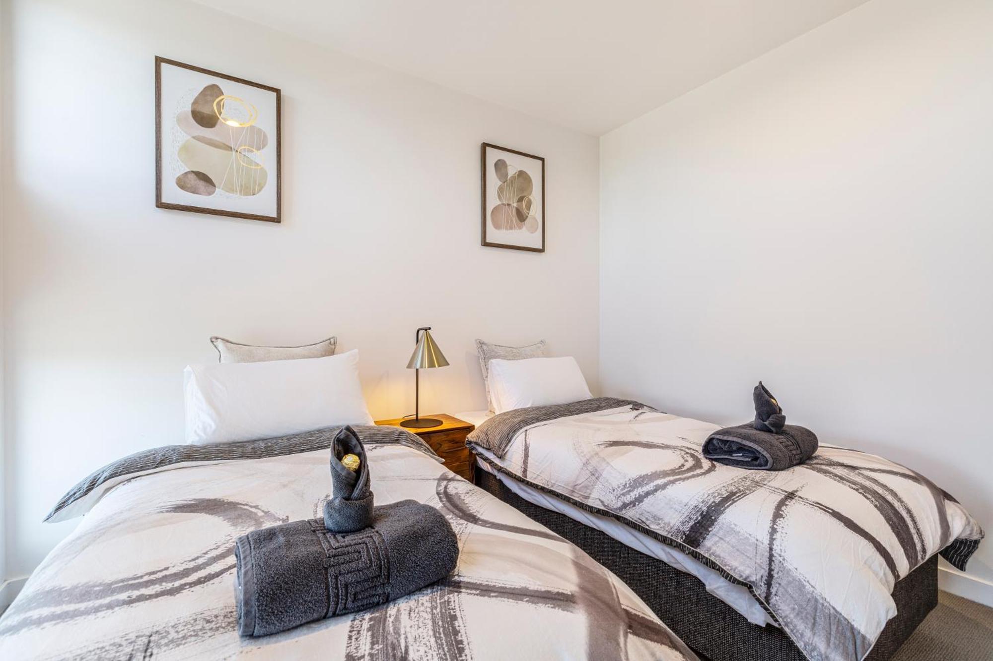 Urban Habitat King Bed 5min 2 Crown Netflix Apartment *