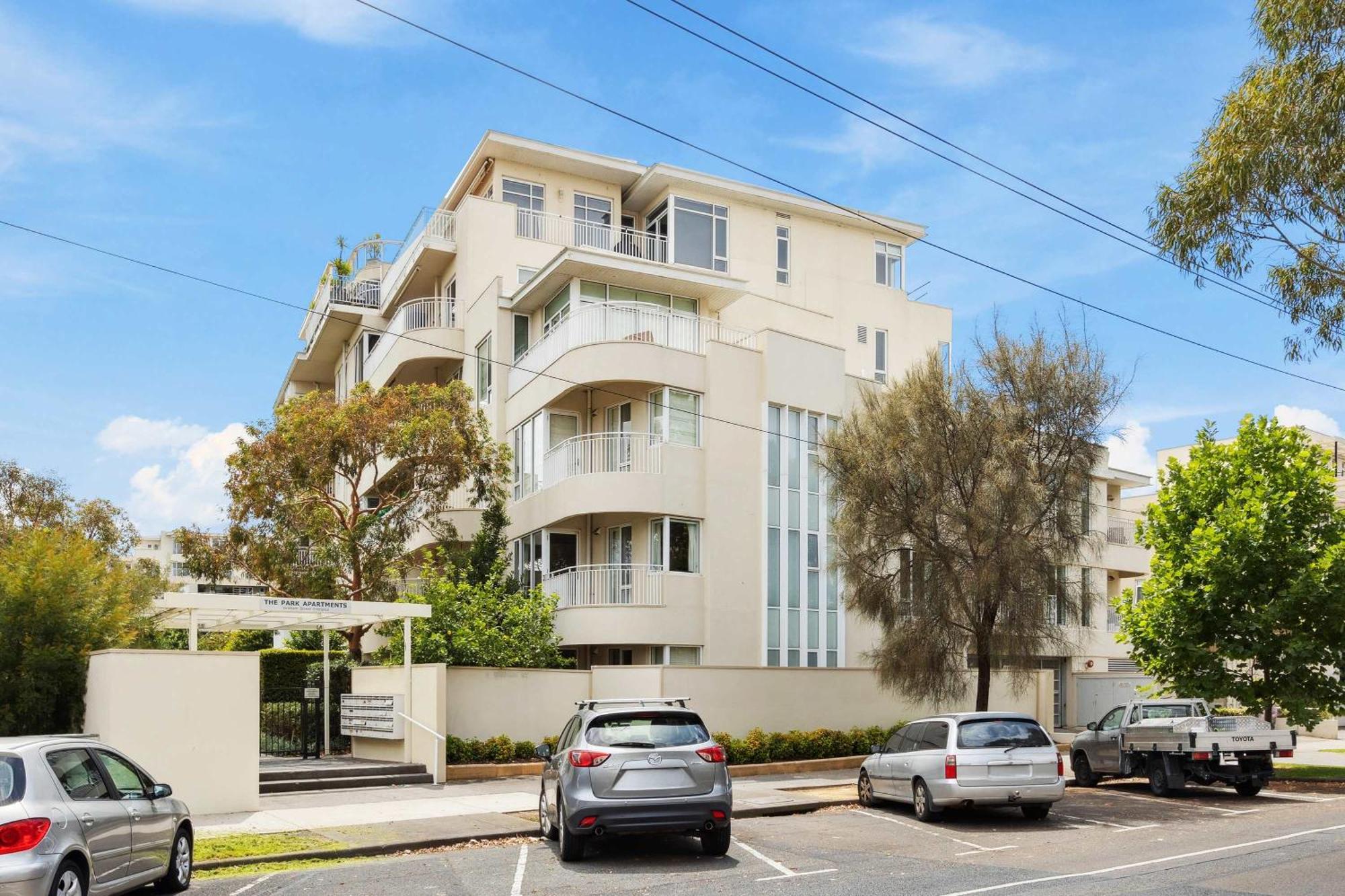 Stylish In Port Melbourne
