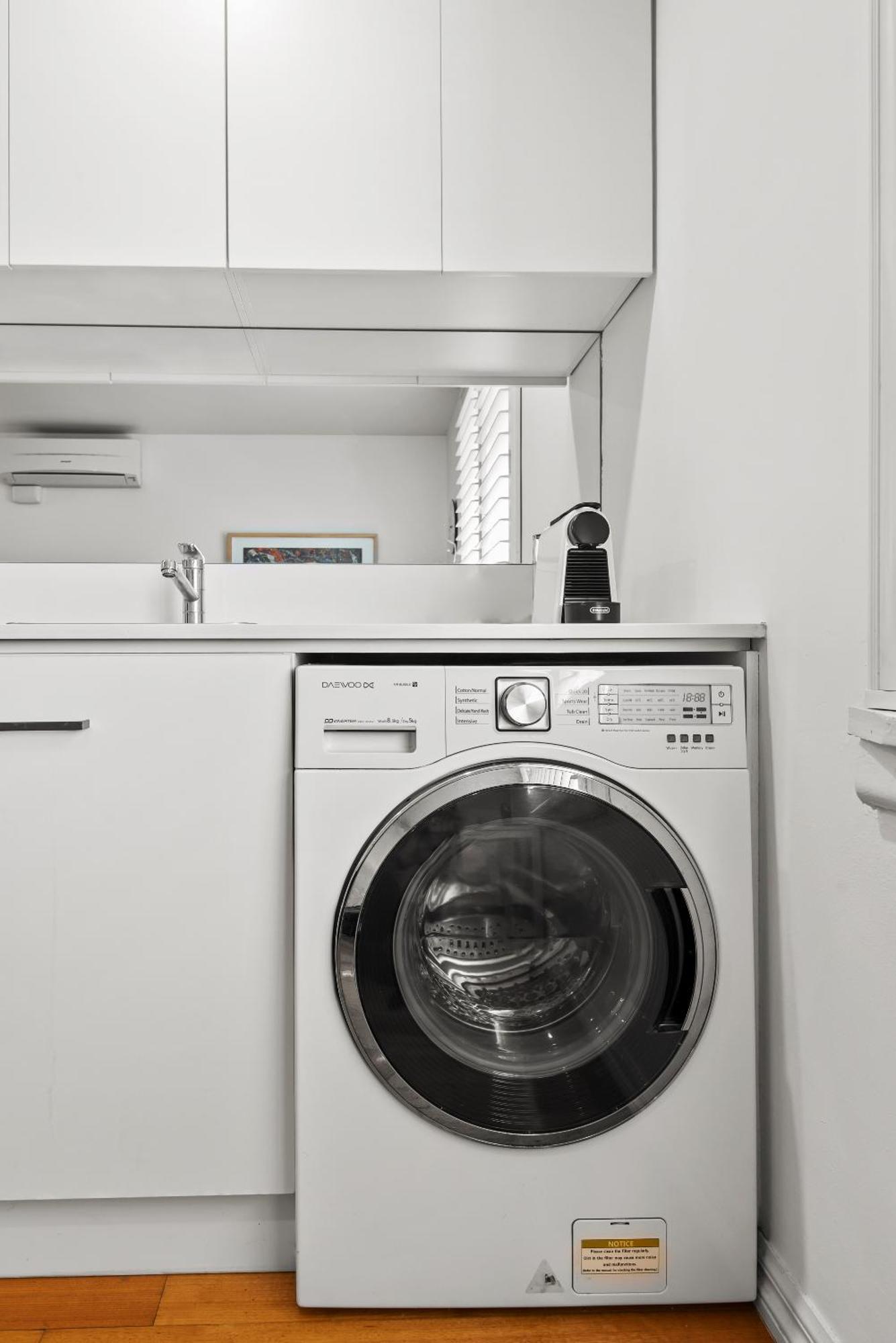 Apartment Convenient In Heart Of Carlton