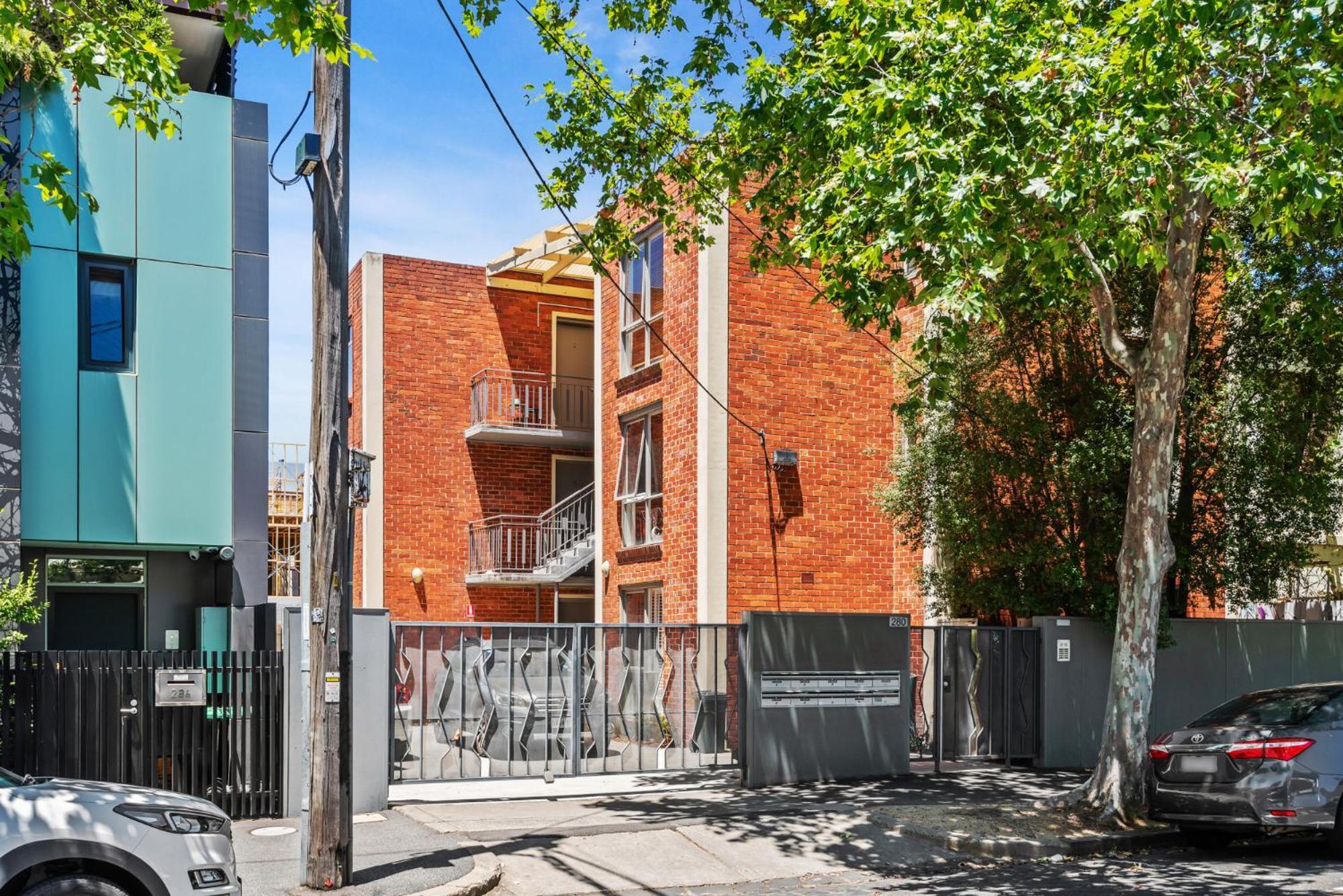 Convenient In Heart Of Carlton *