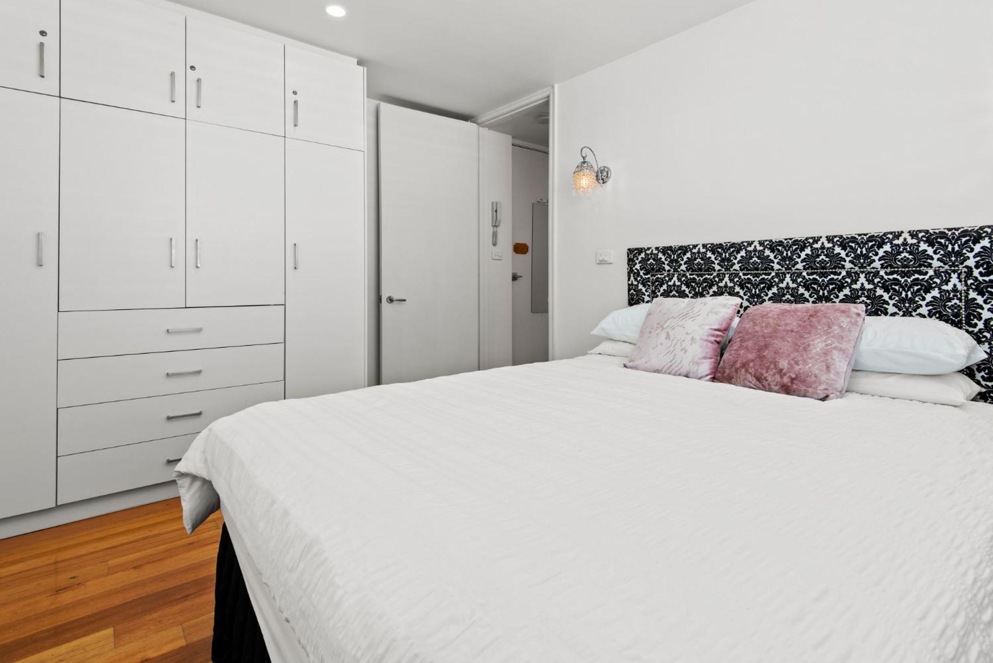 Apartment Convenient In Heart Of Carlton