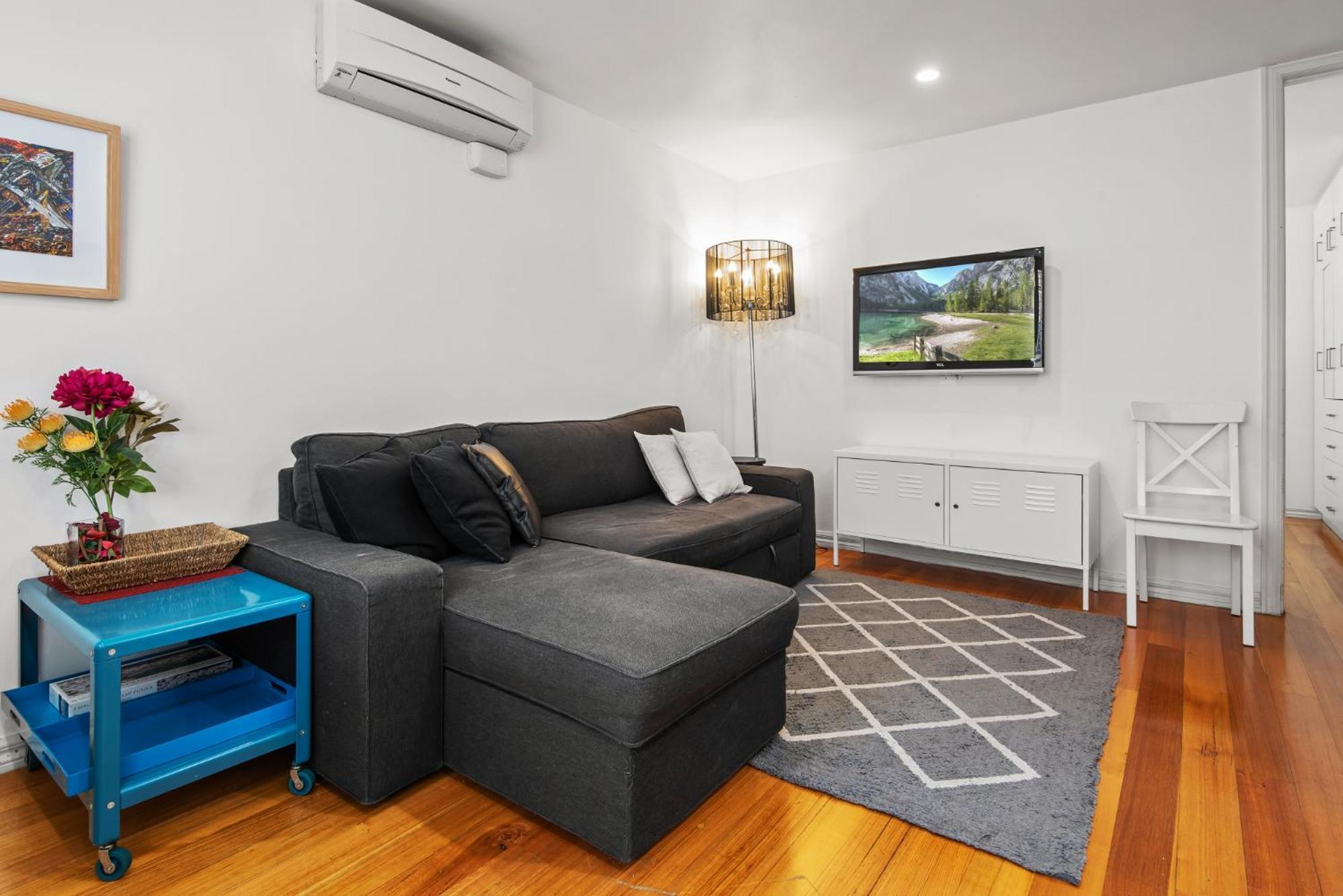 Convenient In Heart Of Carlton Melbourne