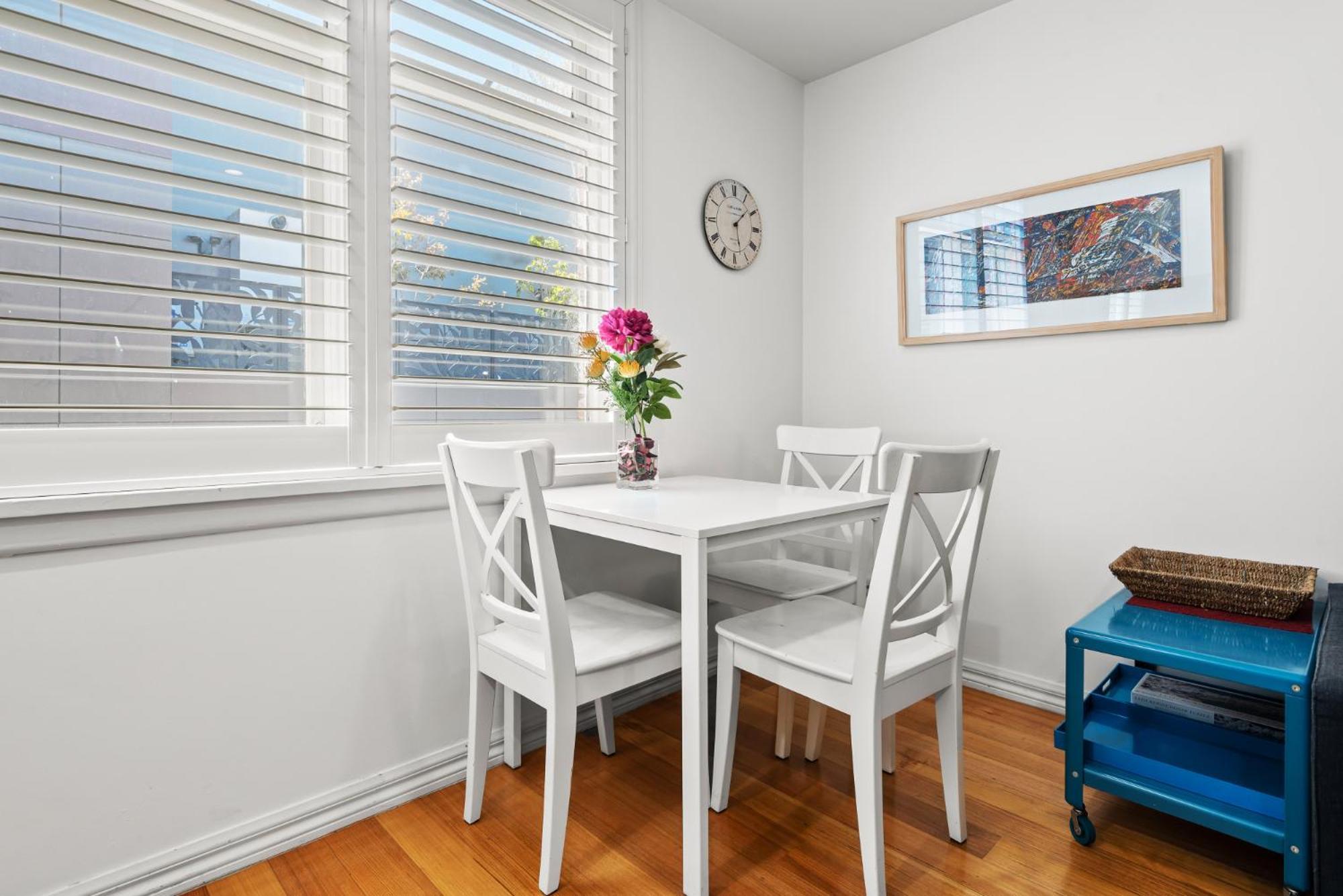 Apartment Convenient In Heart Of Carlton *