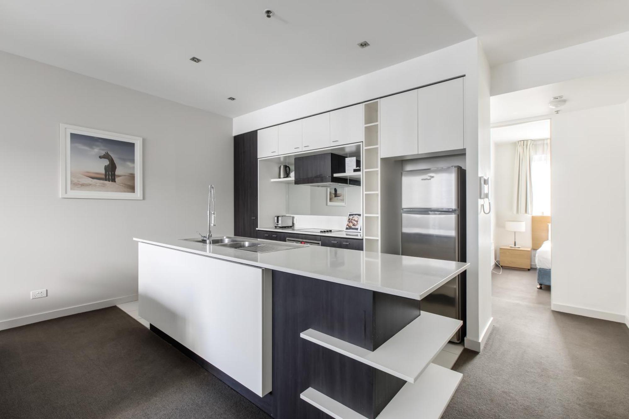 Apartment Modern Nomads South Yarra Gem 2br With Carpark Near Station