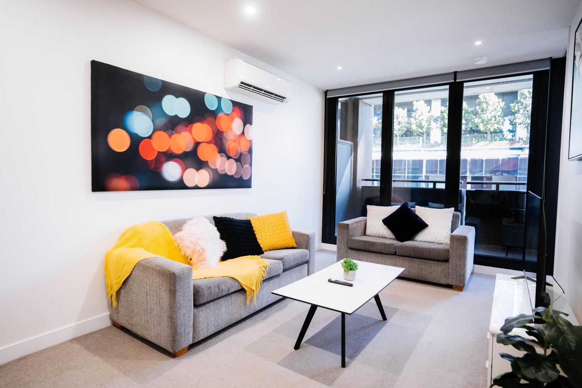Cozy Spacious 2b2b Cbd Apartment Melbourne