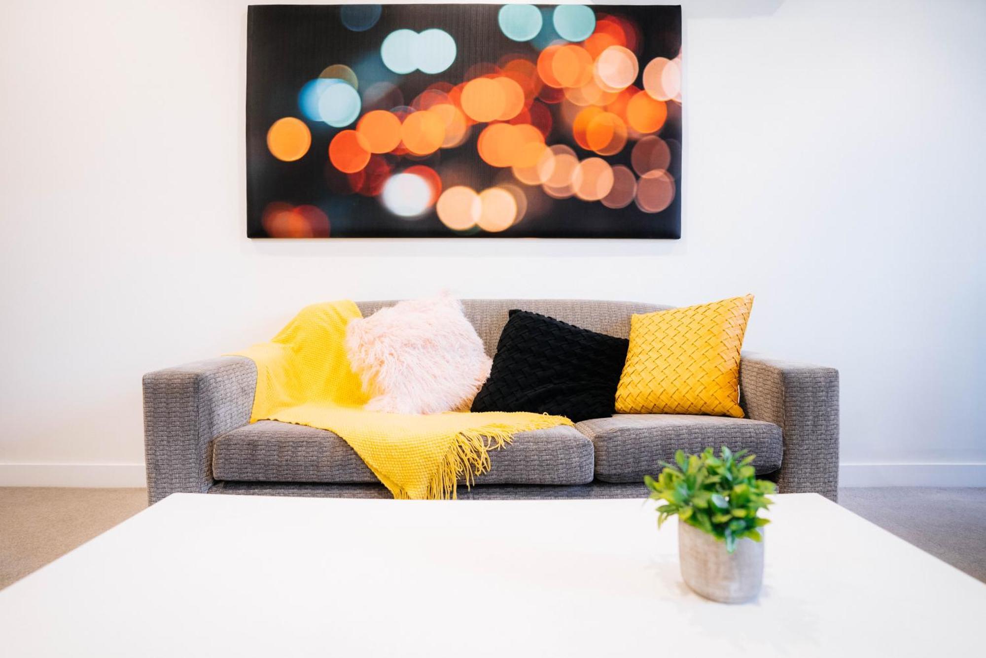 Cozy Spacious 2b2b Cbd Melbourne