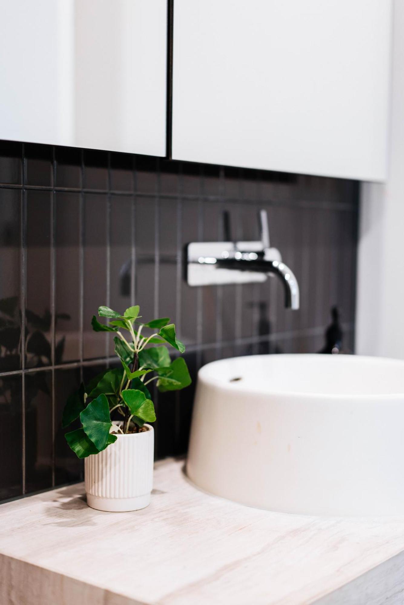 Cozy Spacious 2b2b Cbd Apartment Melbourne